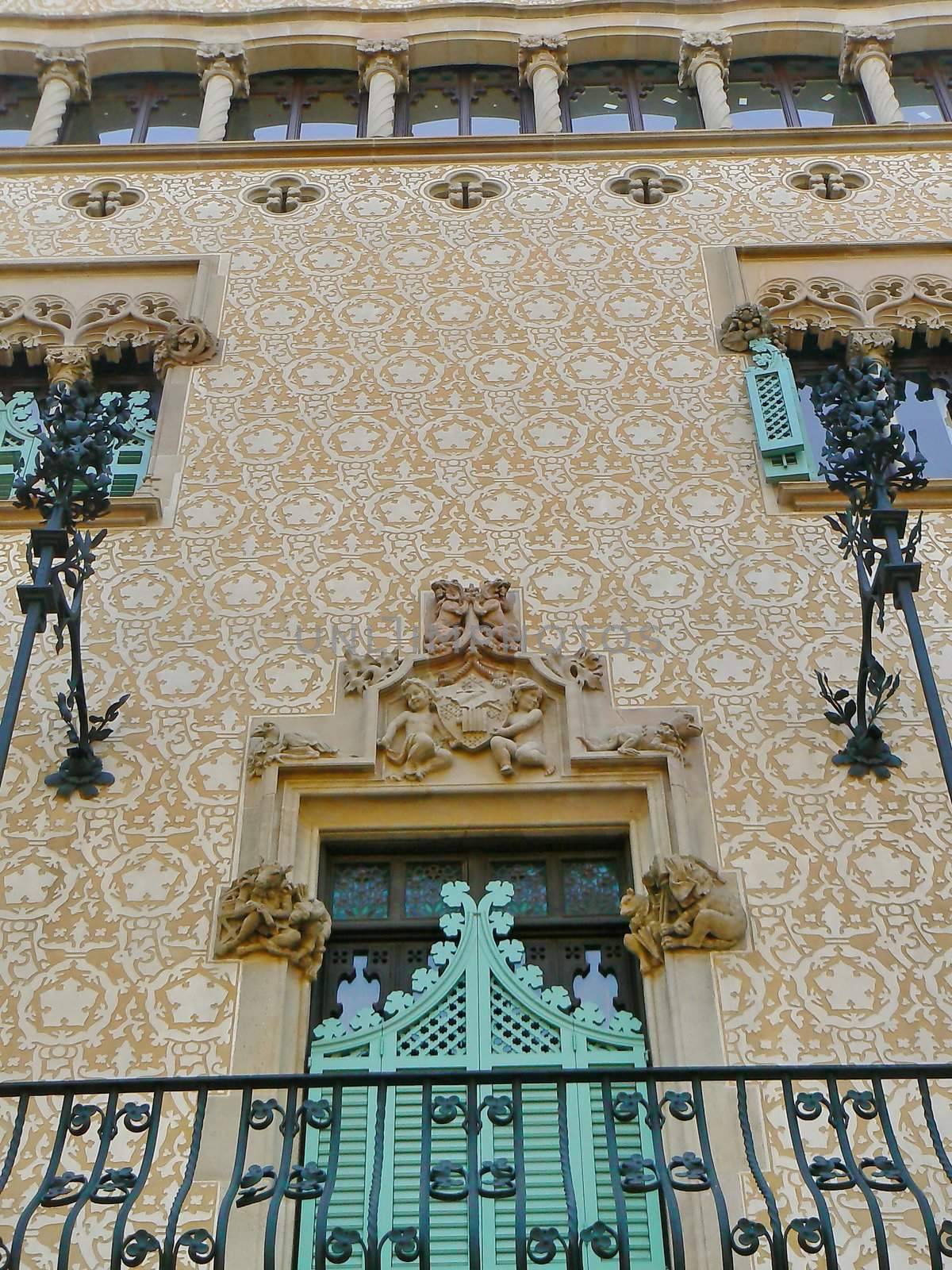 houses Barcelona and windows