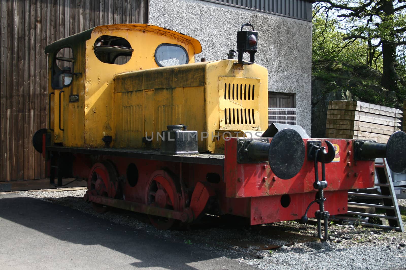 small train used as a shunter for moving carriages etc around the tracks