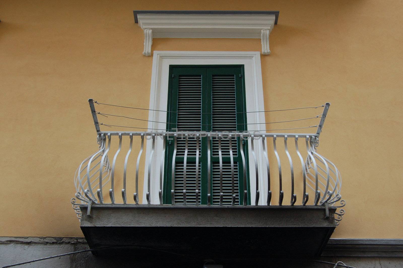 Italian Balcony - empty