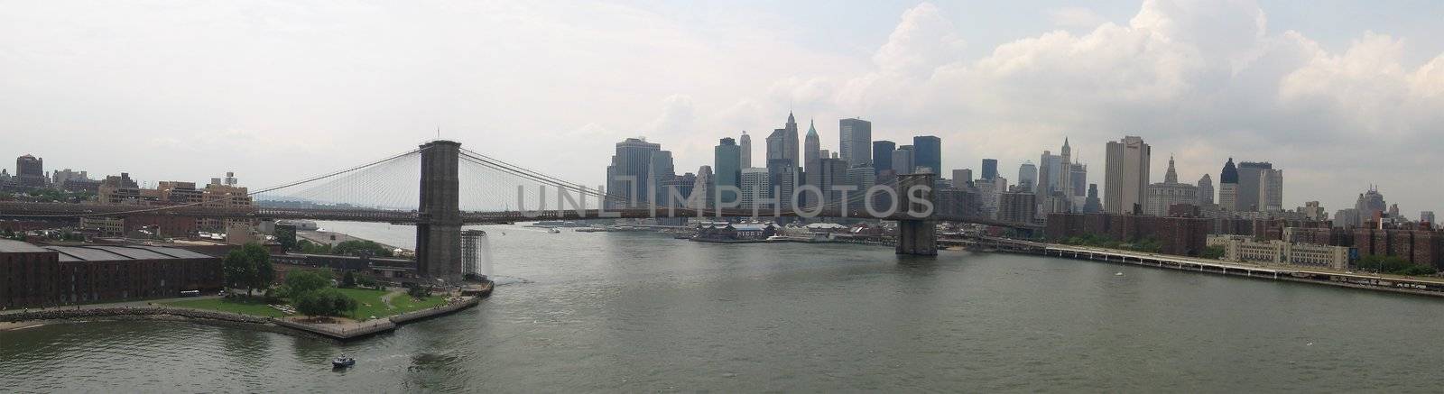 panoramic photo of brooklyn and lower manhattan, brooklyn bridge in the middle