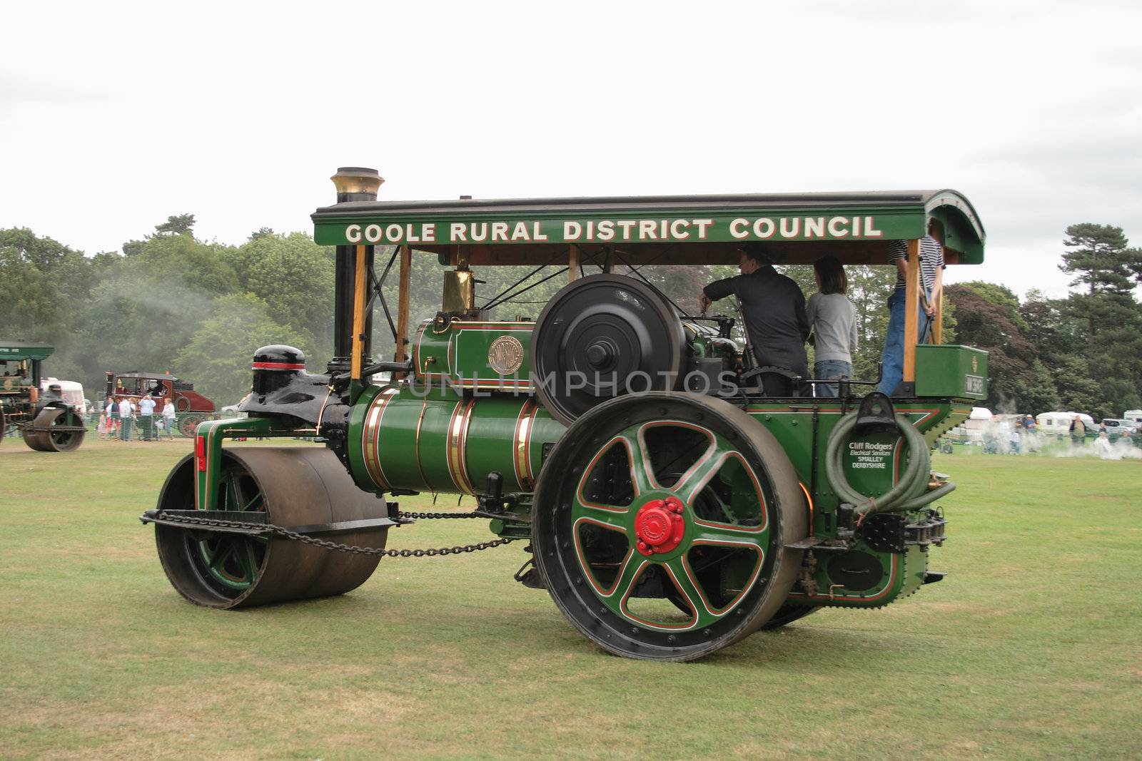 large green traction steam roller by leafy