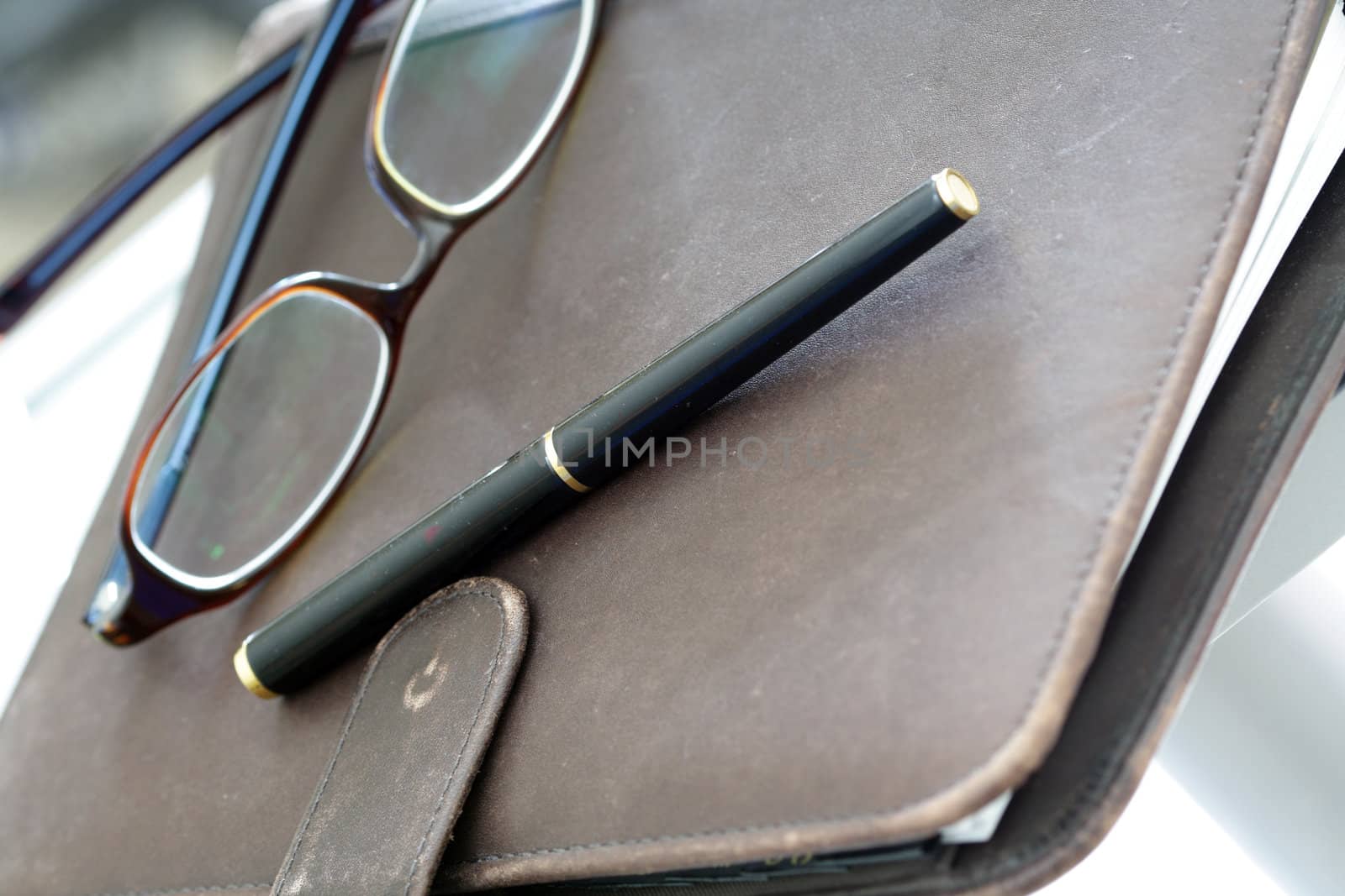 An organizer and a pair of glasses