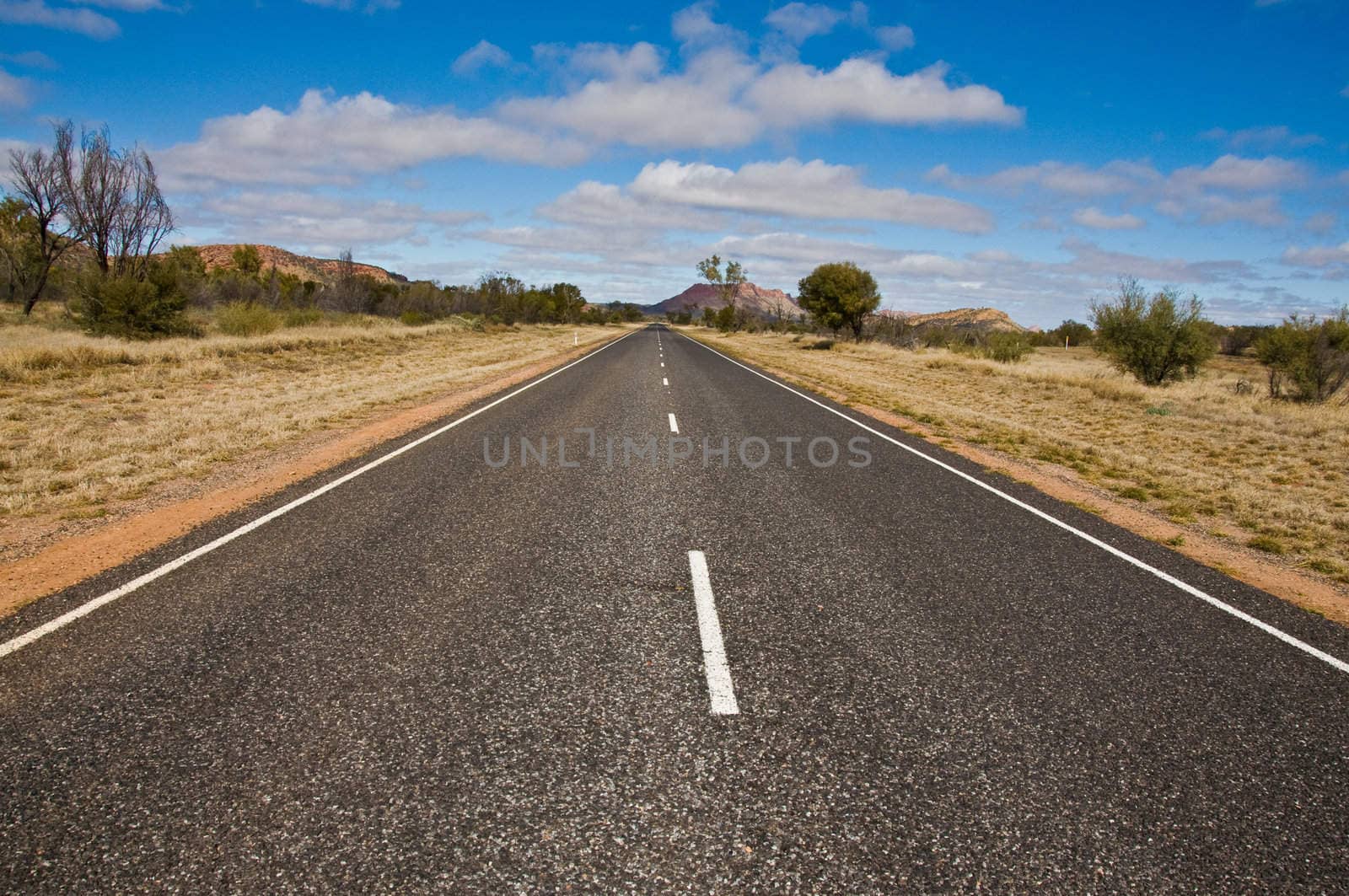 australian road by edella