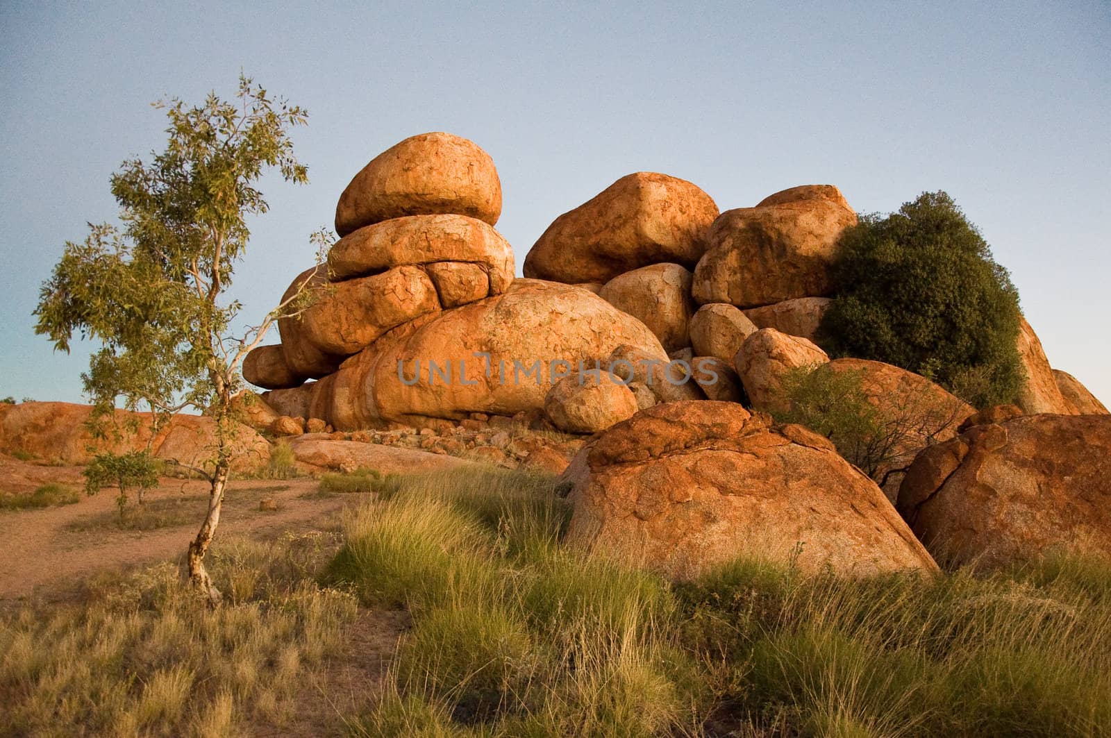 devil's marbles, in the australian outback, northern territory