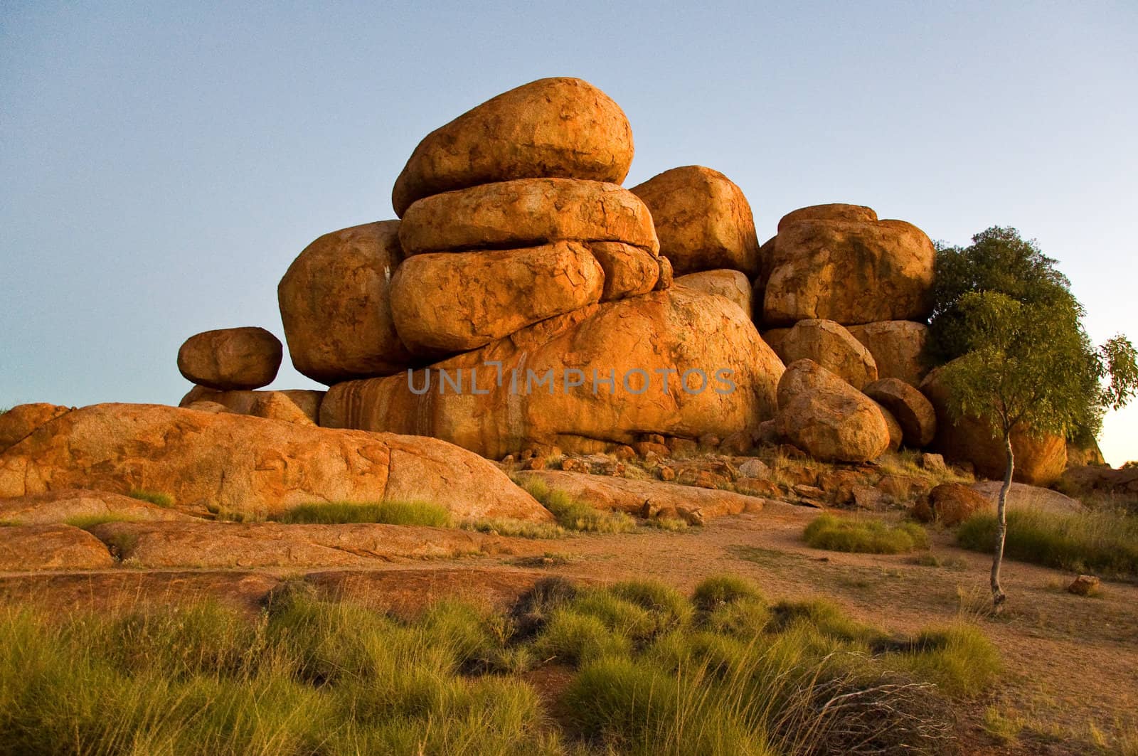 devil's marbles, in the australian outback, northern territory