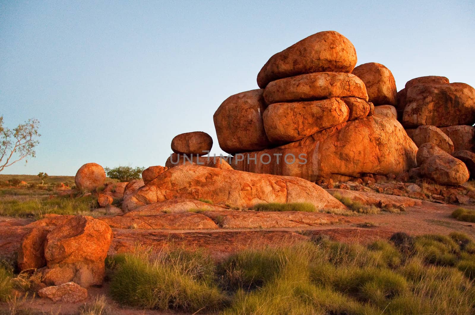 devil's marbles, in the australian outback, northern territory