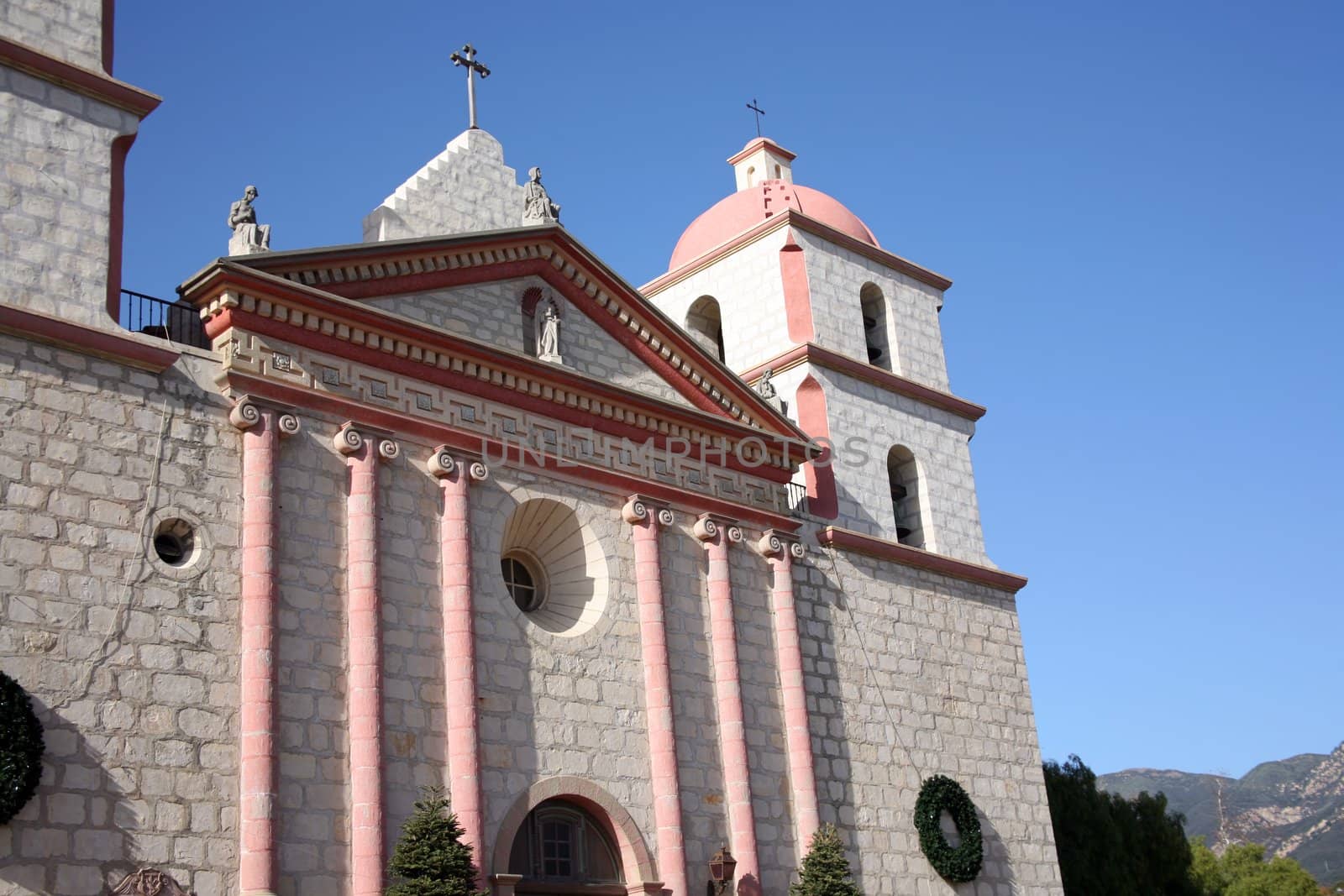 Beautiful picture of the Santa Barbara Mission in California