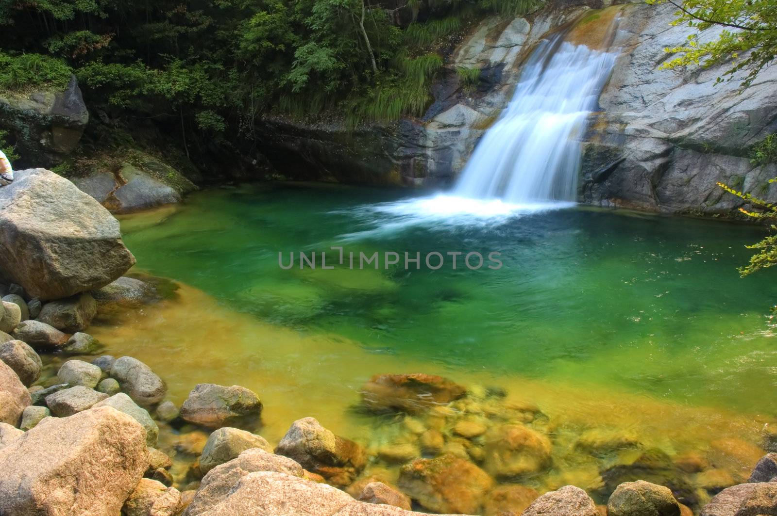 green waterfall by yuliang11