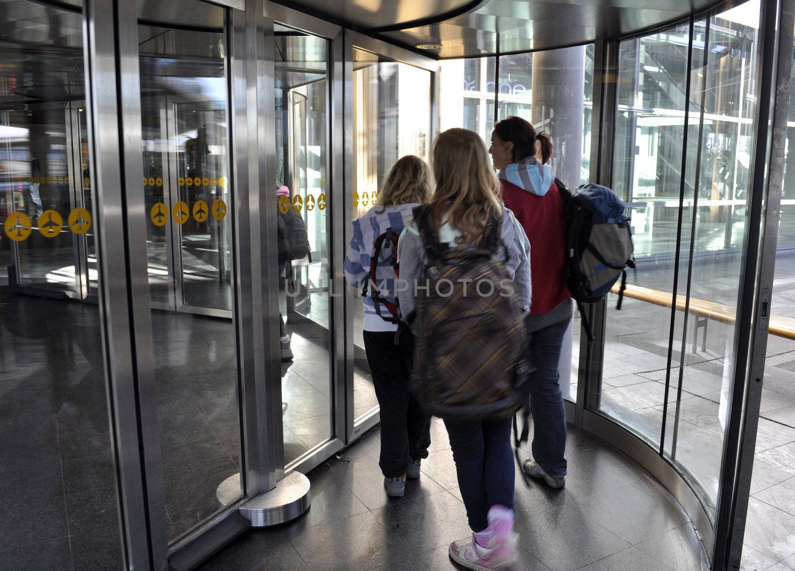 Entrance to the airport by kalleballes