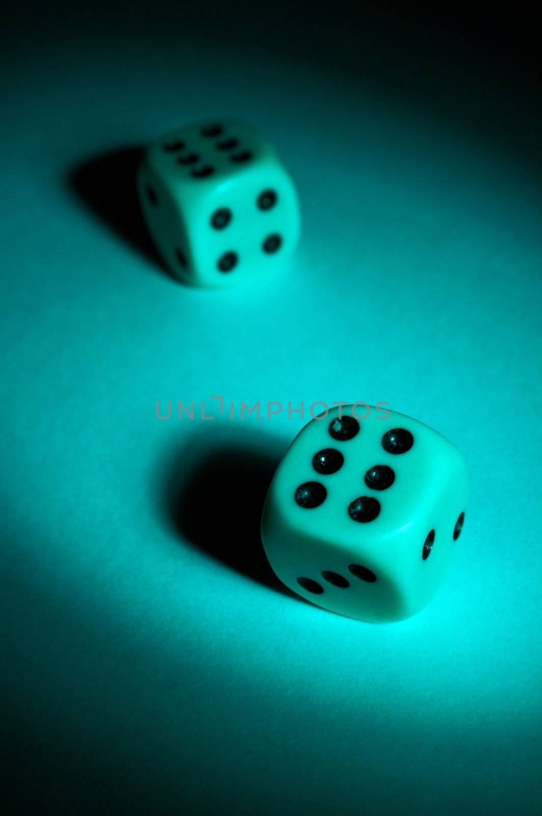 To play dice in a ray of light