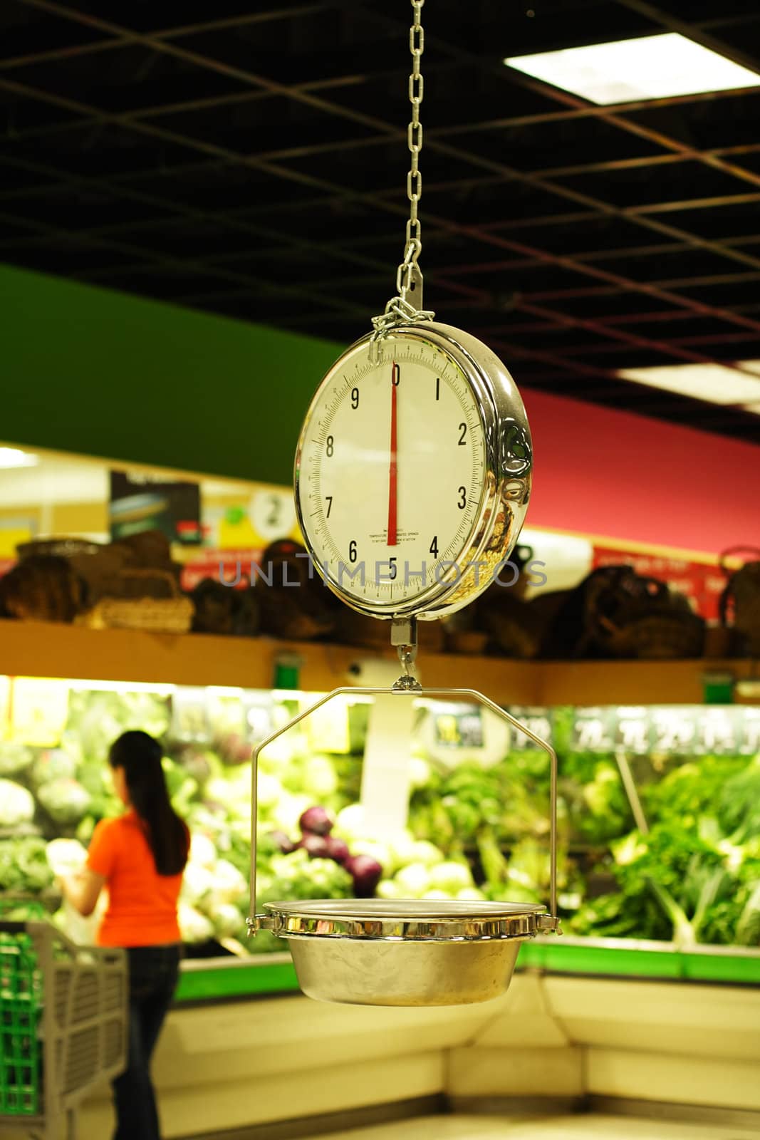 Grocery weight scale at a grocery store