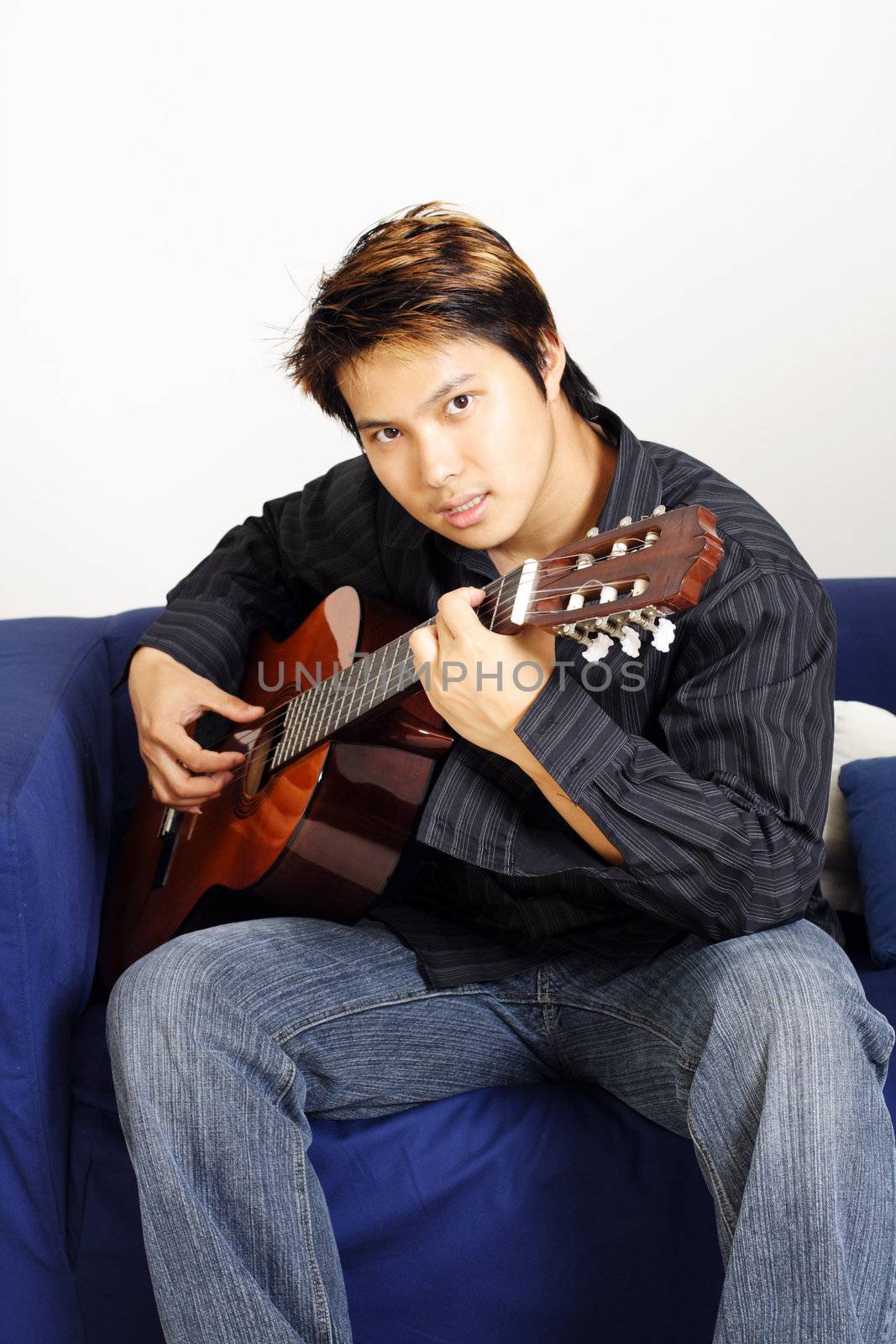 Guitar player by aremafoto