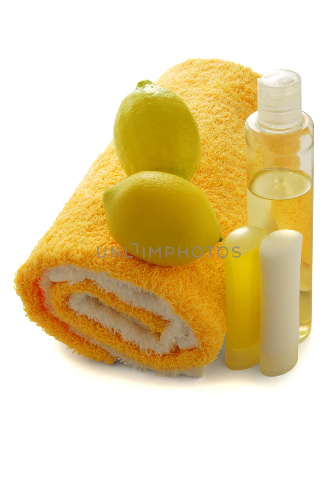 Lemon flavored SPA set including shampoo and moisturizer