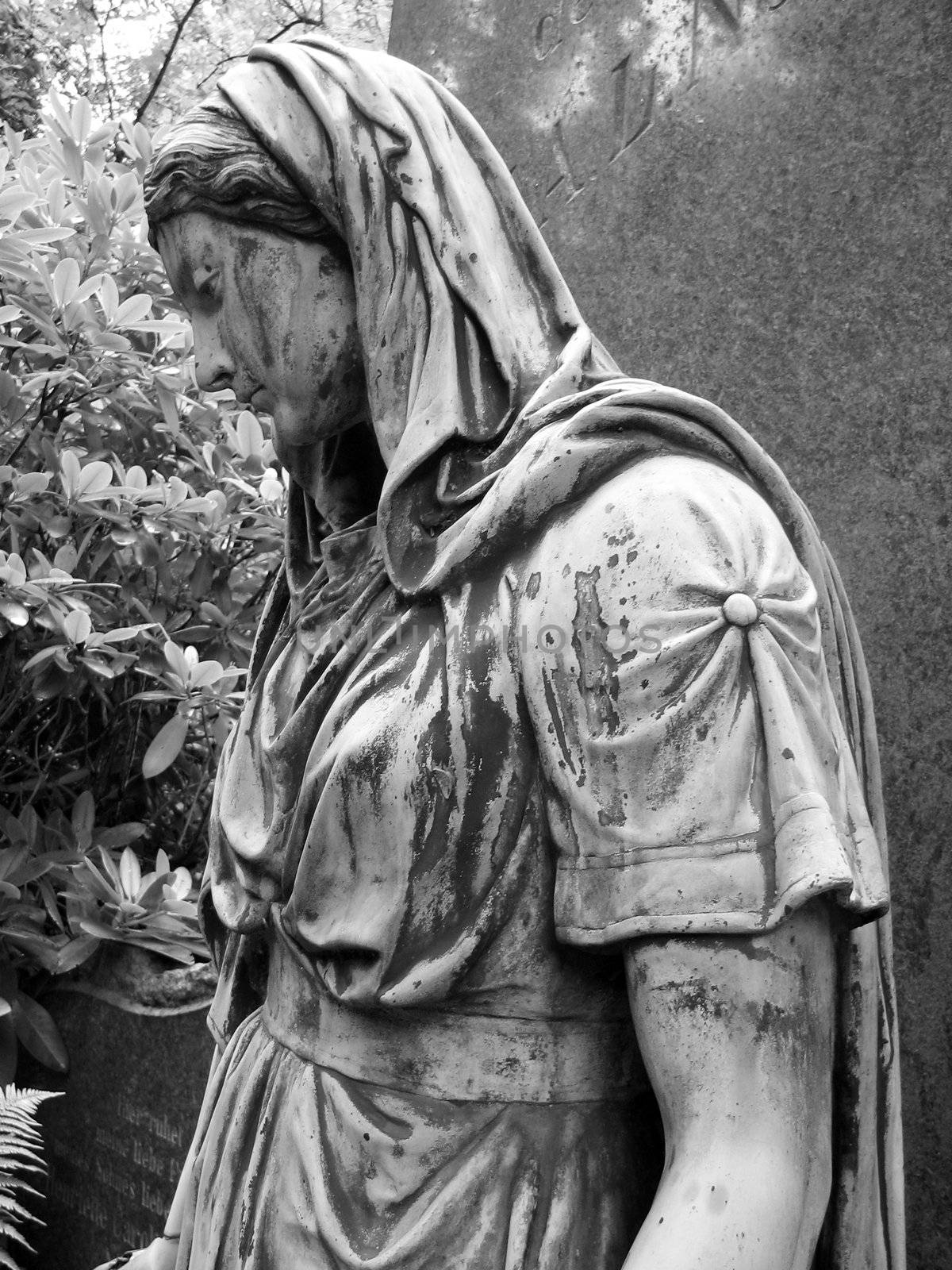 Cemetery Statue by FotoFrank