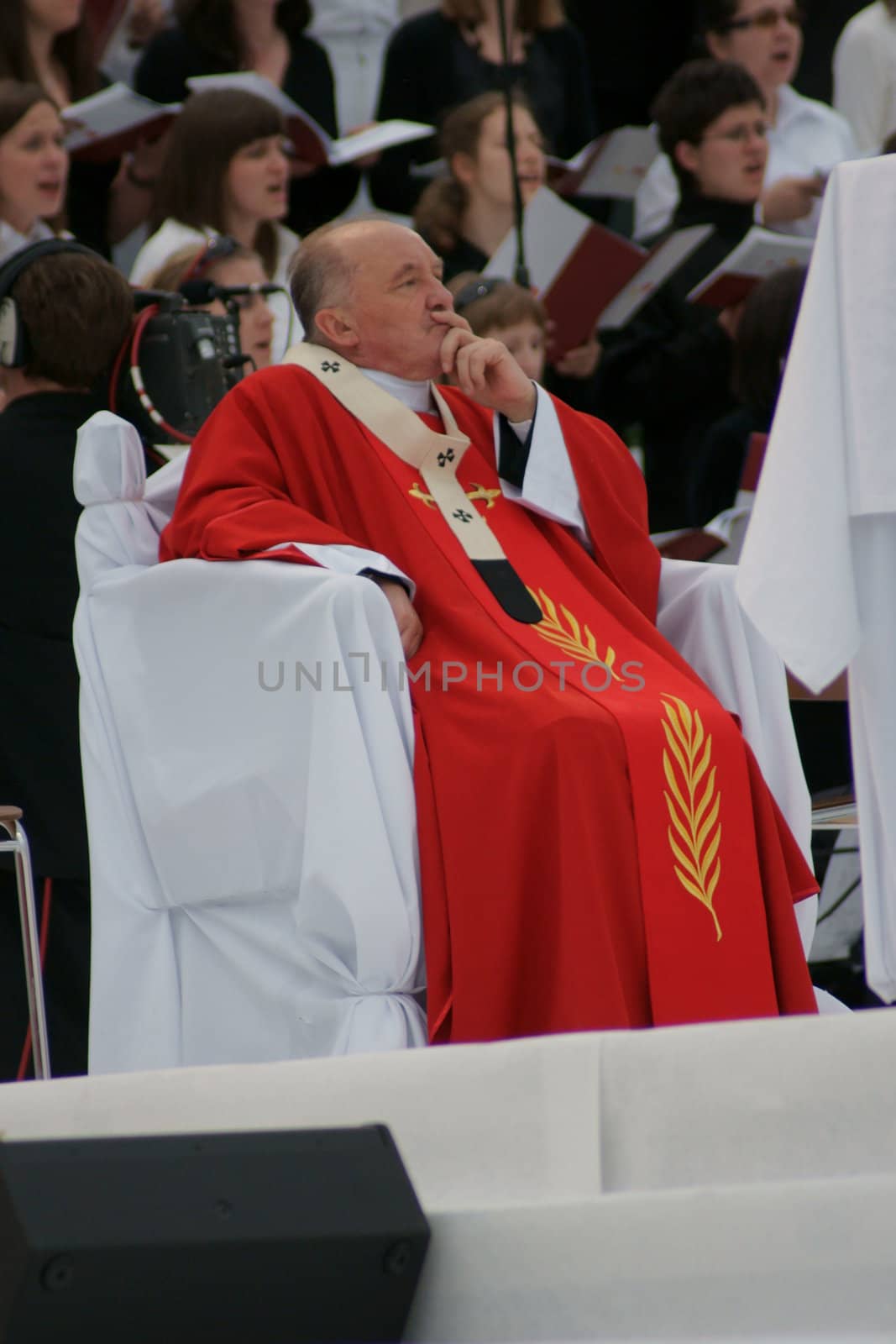 Warszaw, Poland - June 06: Archbishop Kazimierz Nycz in Pi?sudzkiego square on the Cross devotion Pope John Paul II in  the 20th anniversary of the Polish pope. About the pilgrimage: "Let your spirit come down and renew the face of the  earth"