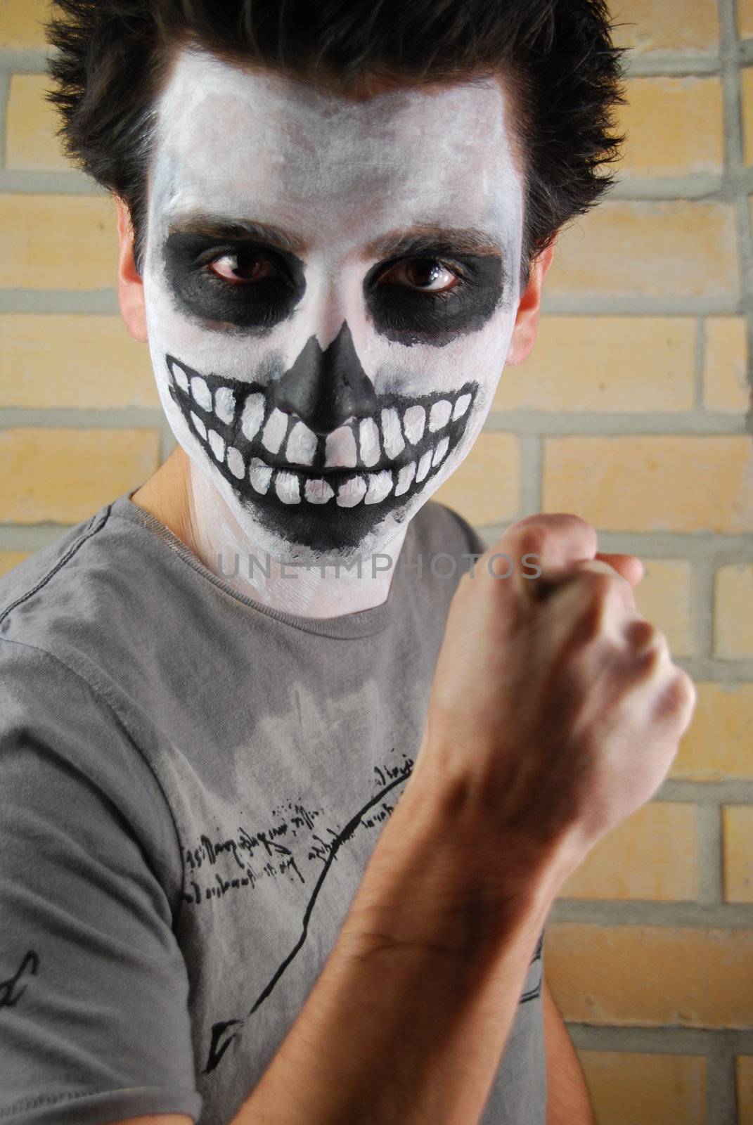 Portrait of a creepy skeleton guy (Carnival face painting) by luissantos84