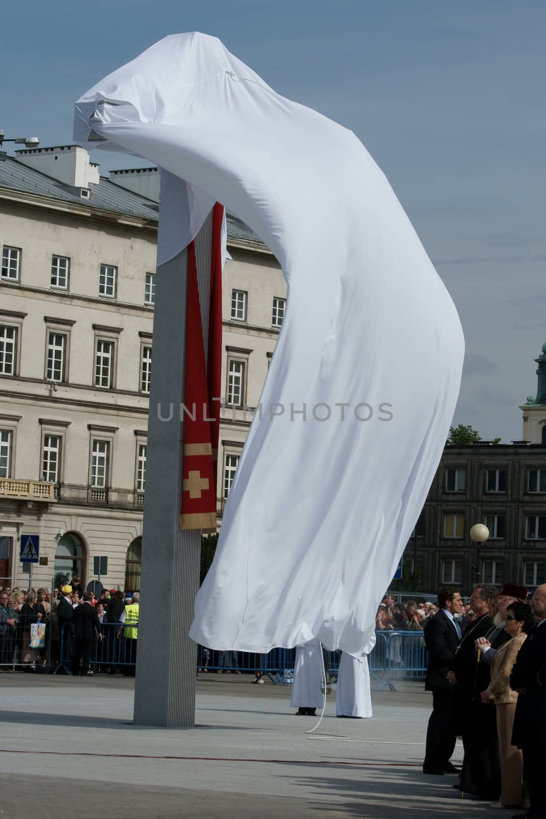 Warszaw, Poland - June 06: Cross in Pi?sudzkiego square on the Cross devotion Pope John  Paul II in the 20th anniversary of the Polish pope. About the pilgrimage: "Let your spirit come down and renew the  face of the earth"