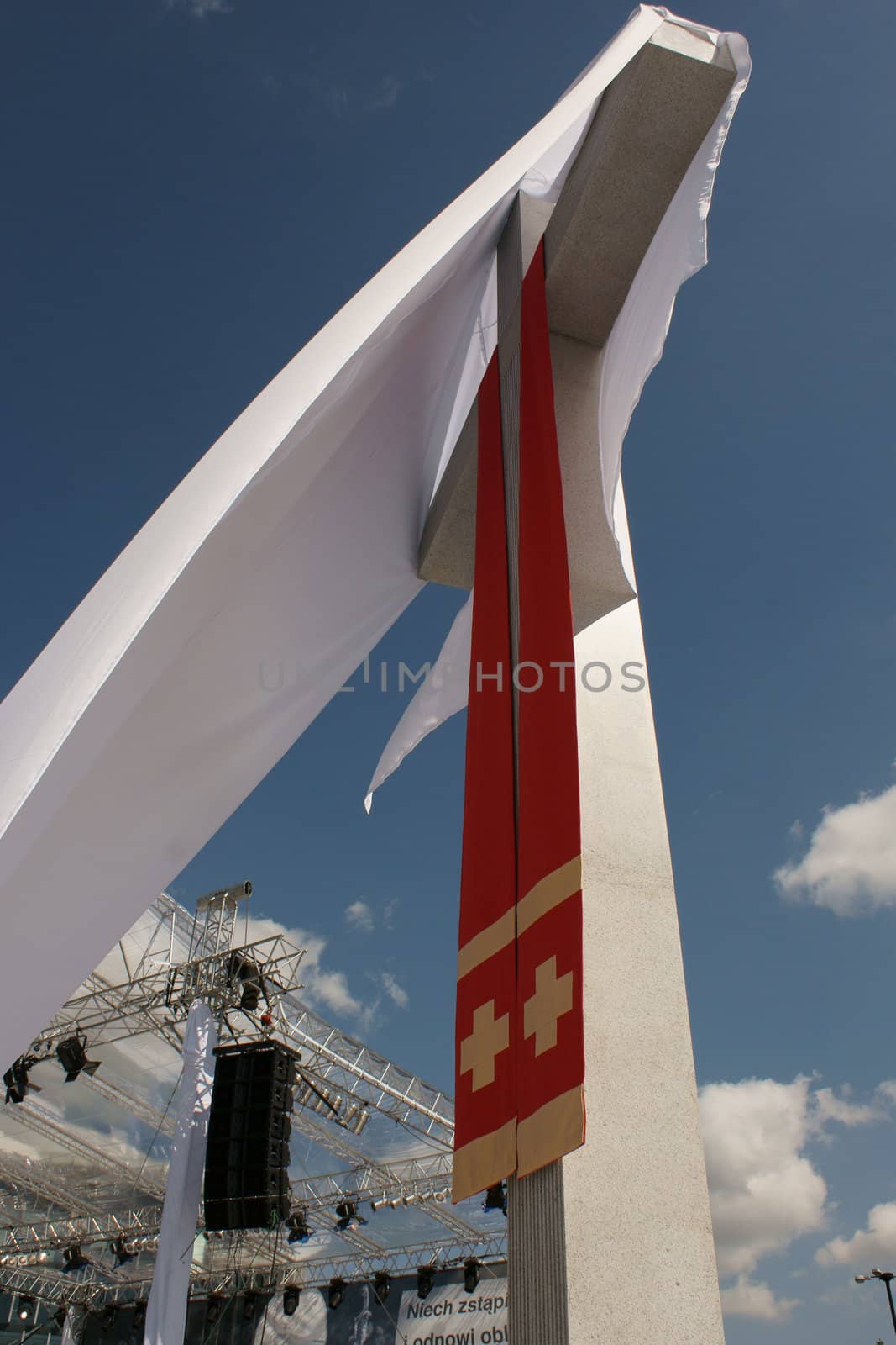 Warszaw, Poland - June 06: Cross in Pi?sudzkiego square on the Cross devotion Pope John  Paul II in the 20th anniversary of the Polish pope. About the pilgrimage: "Let your spirit come down and renew the  face of the earth"