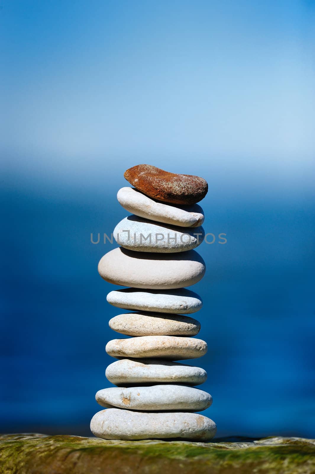 Tower of marine gravel on the edge of cliff