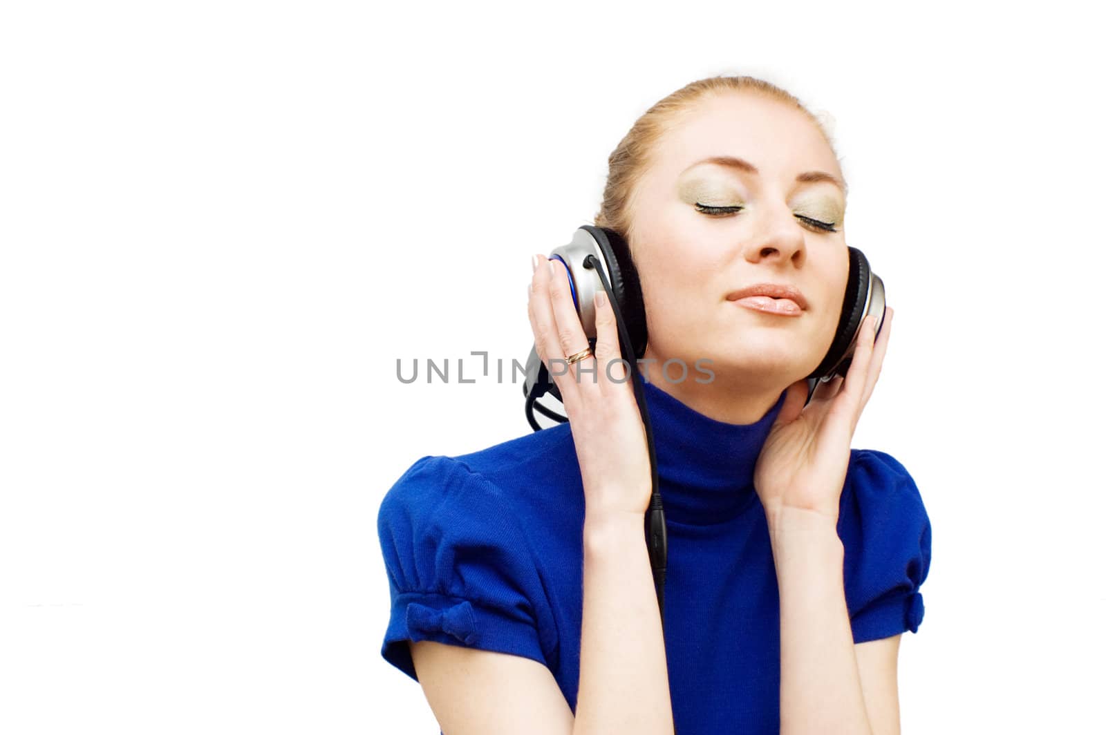 Redhead woman with headphones listenning to the music over white