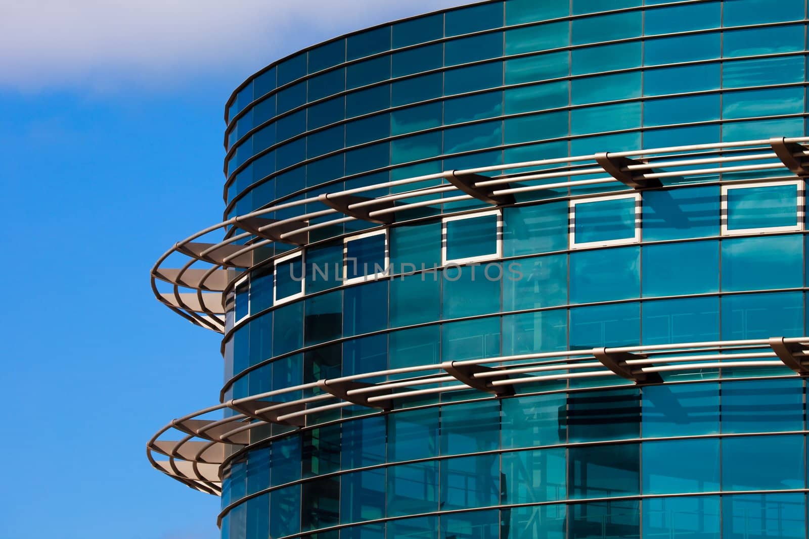 Office building on the basis of large windows and of modern style