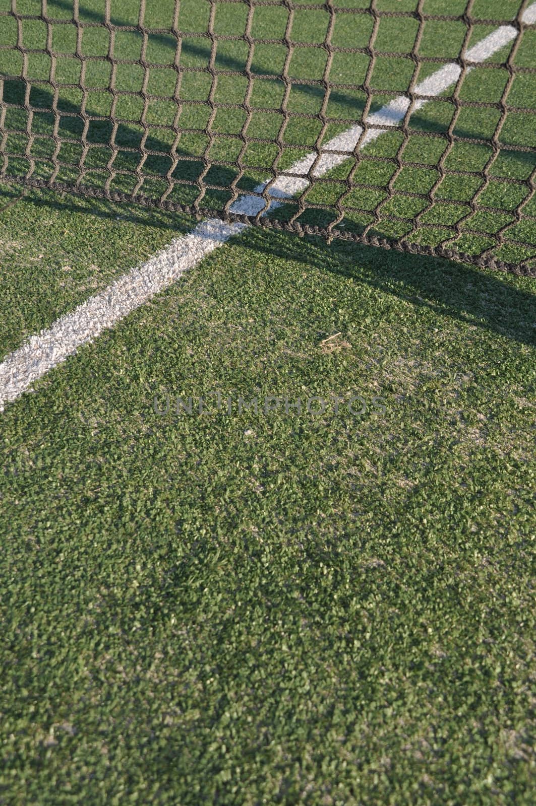 white lines on an outdoor tennis court (artificial grass)