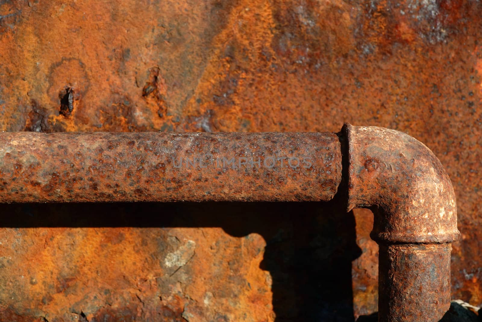 Rusty steel pipe by ecobo