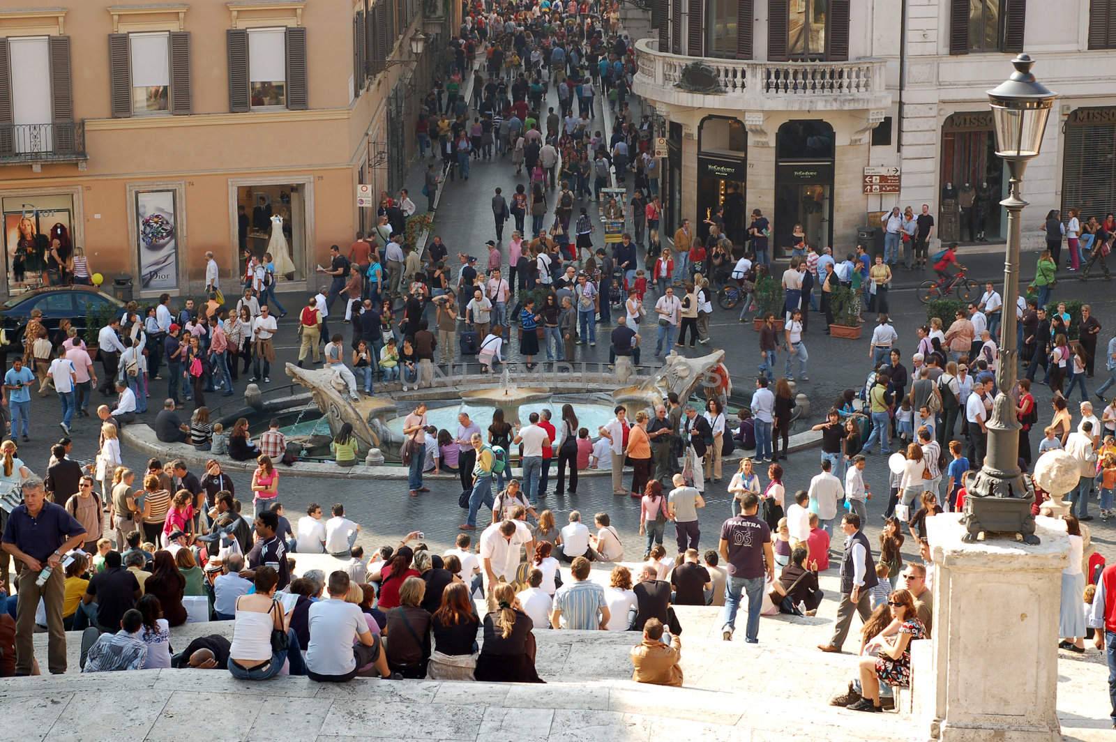 ROME, ITALY - OCTOBER 29. Tourist in Piazza di Spagna (Spagna Square) and via Condotti. Editorial. October 29, 2006. Rome - Italy