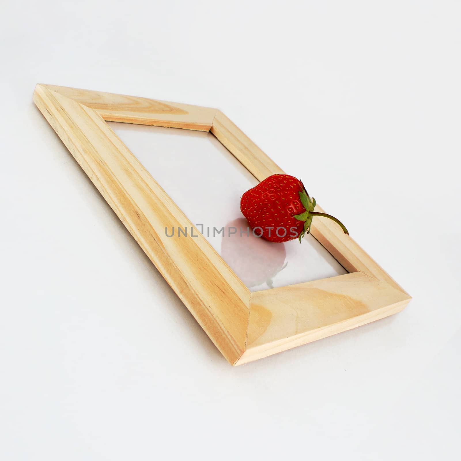 frame strawberry by tomekj
