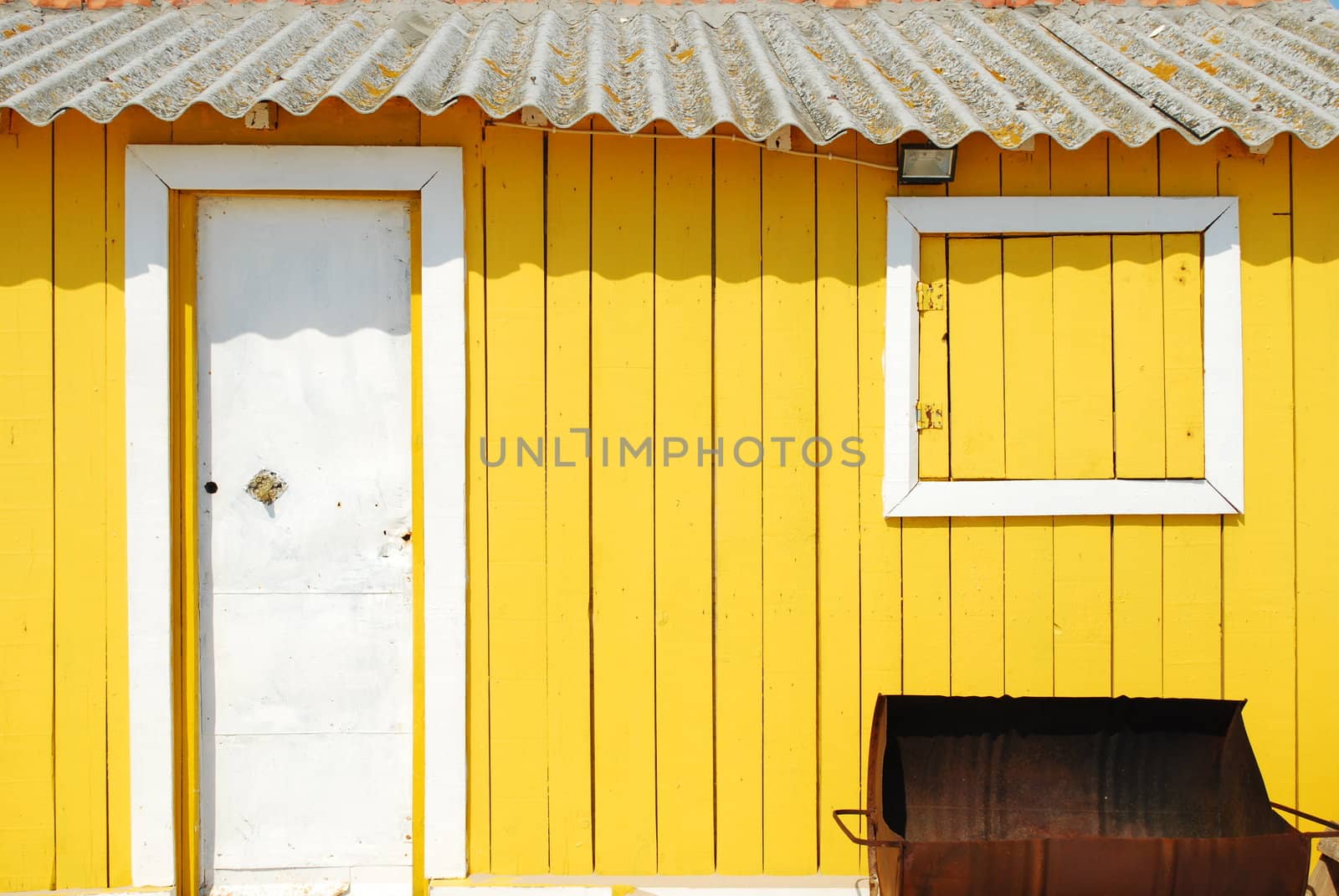 beautiful and traditional fisherman house in the portuguese coast (detail)