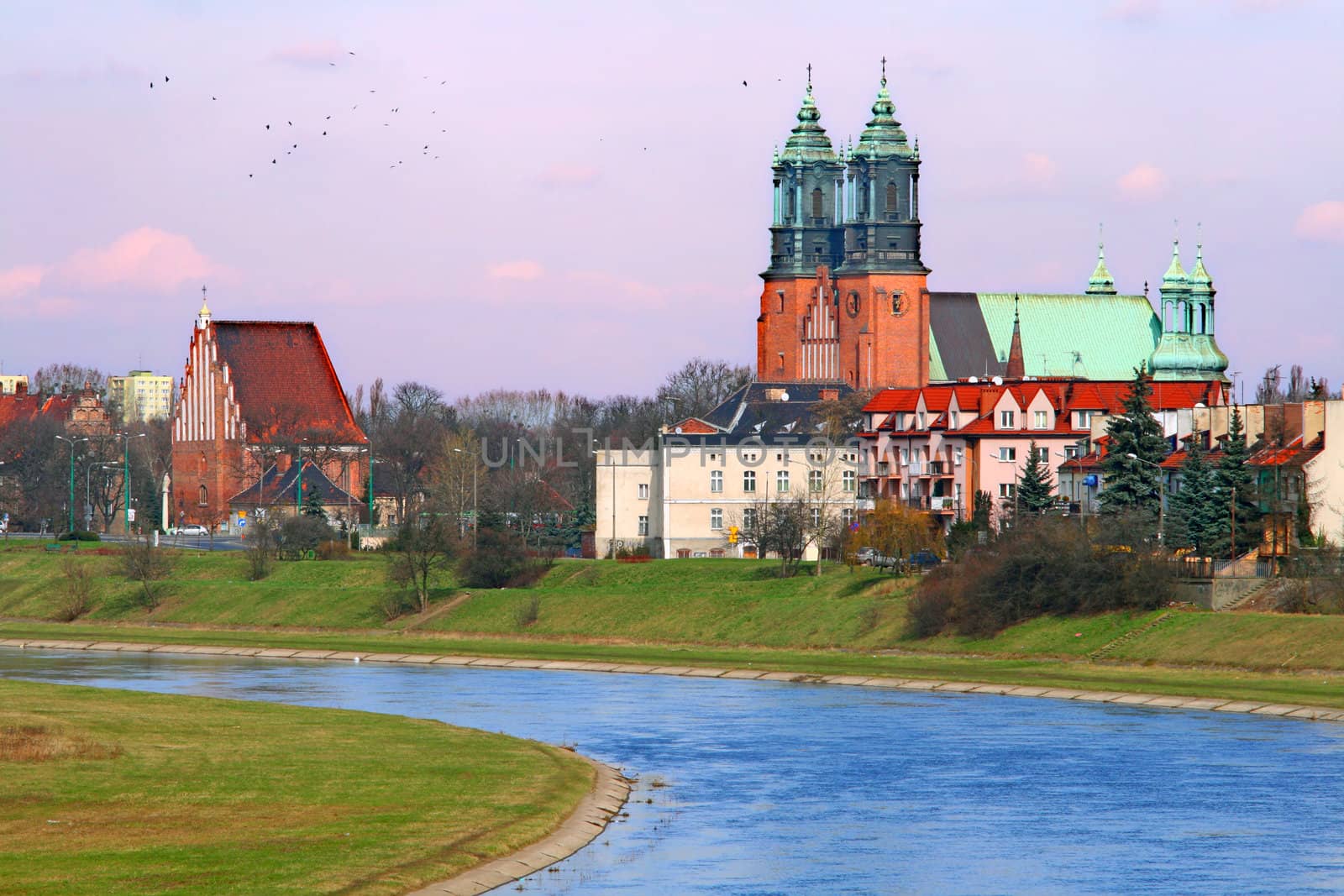 The cathedral church and river in the center of city