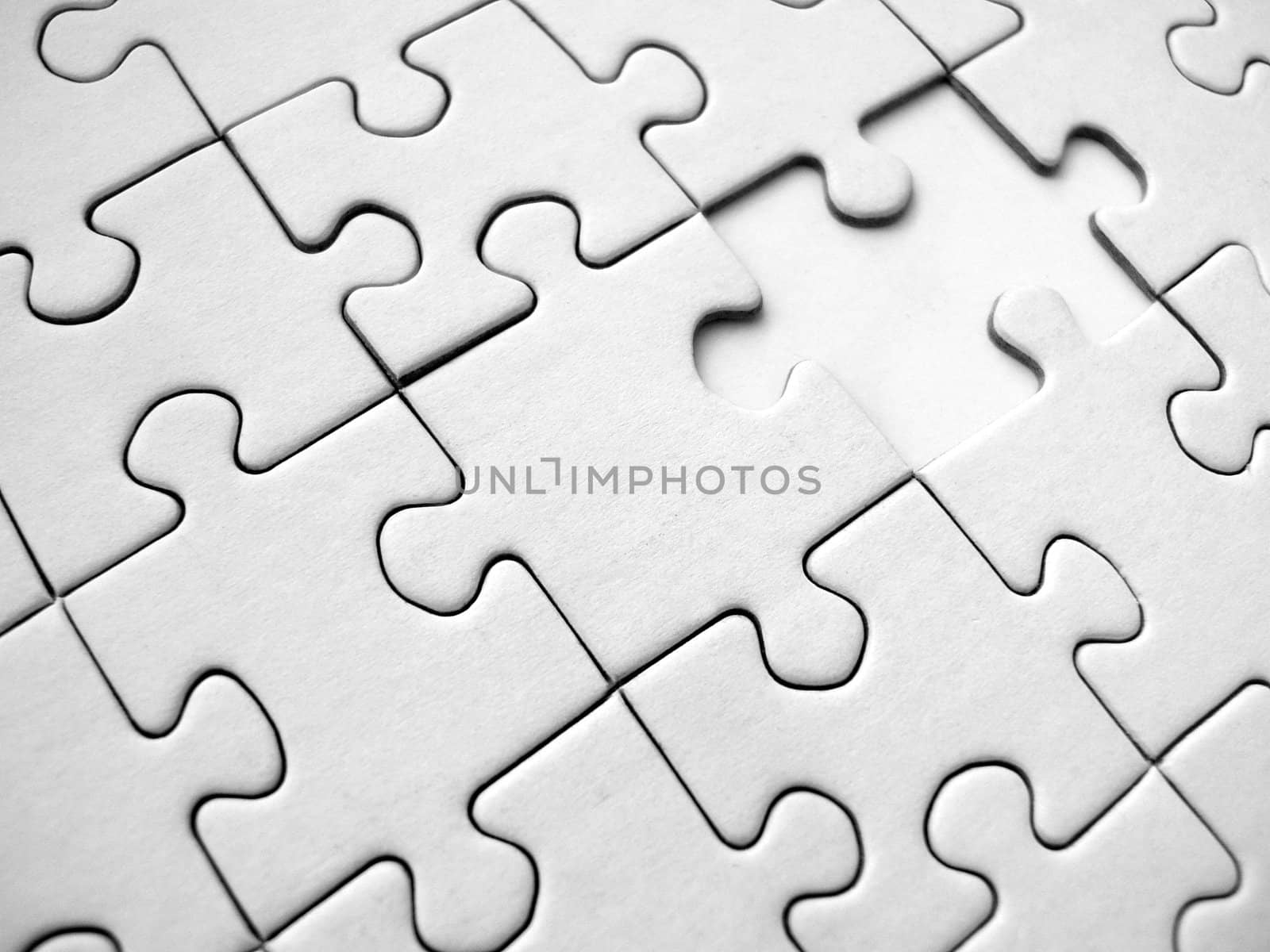 White jigsaw puzzle pattern with one empty piece