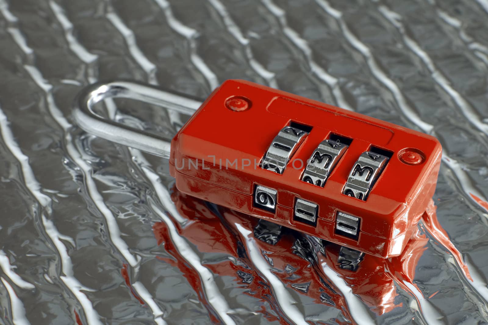 small red lock with emergency code 911, silver background