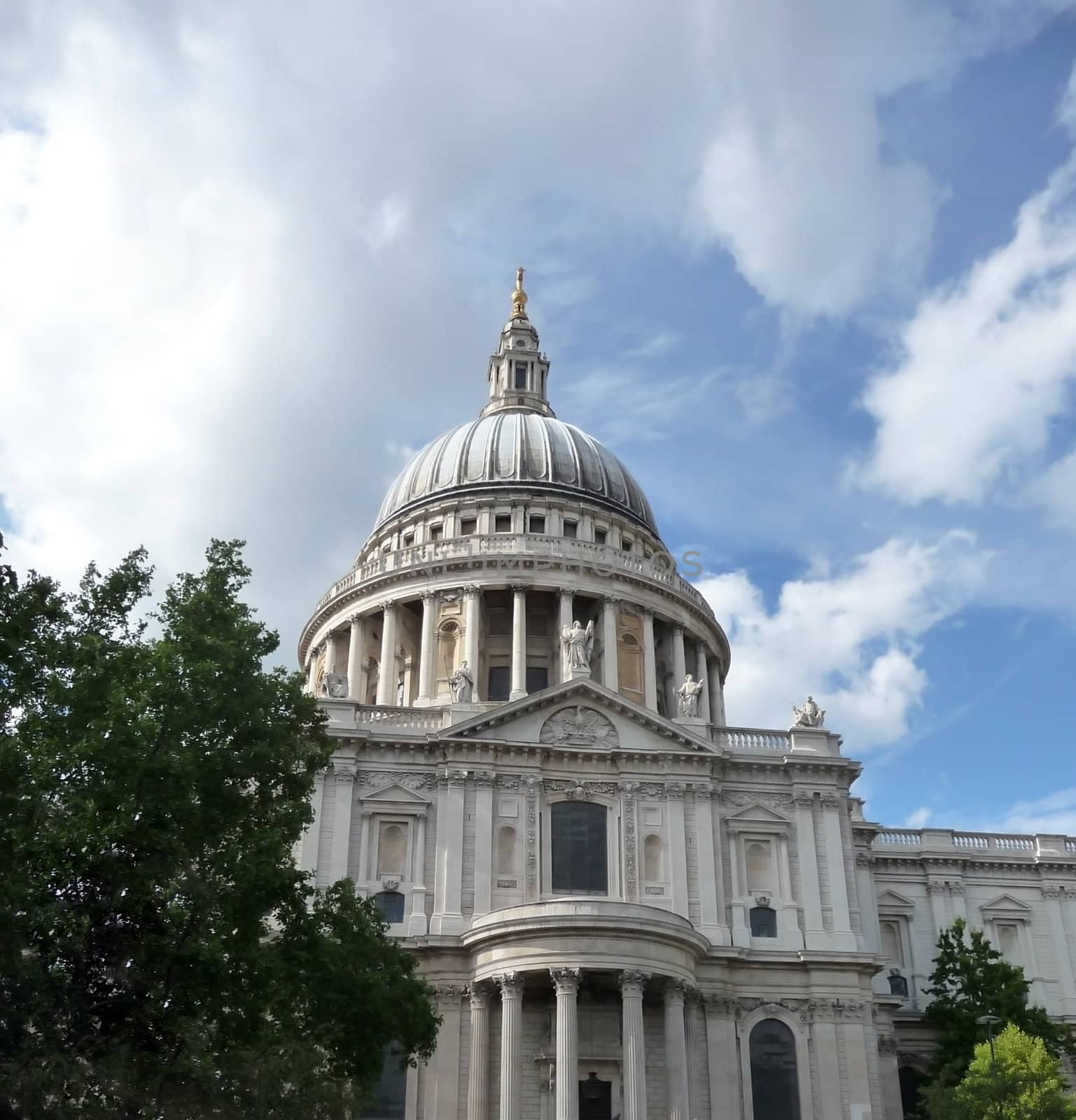 A view of the historic London Cathedral St Pauls.