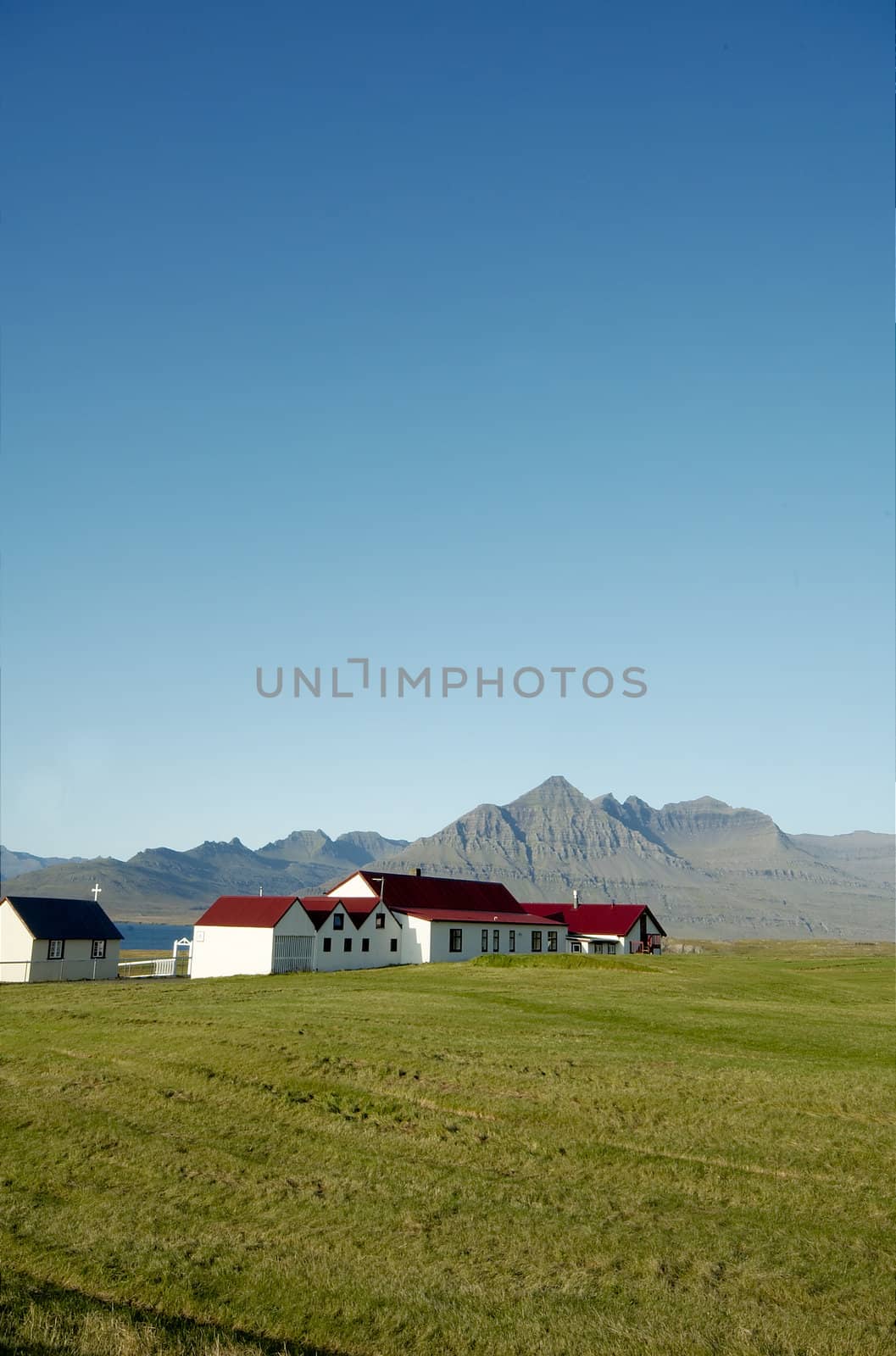 Icelandic farm by t3mujin