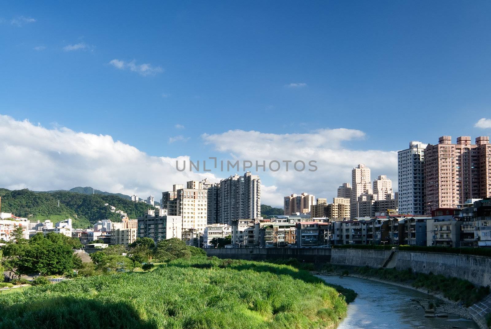 Here is the city scene of day in Taiwan.