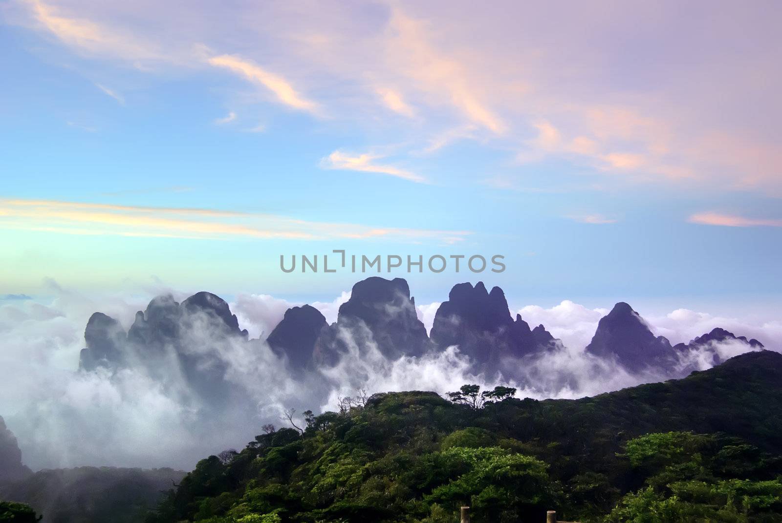 The cloud and mist of Shengtangshan mountain by xfdly5