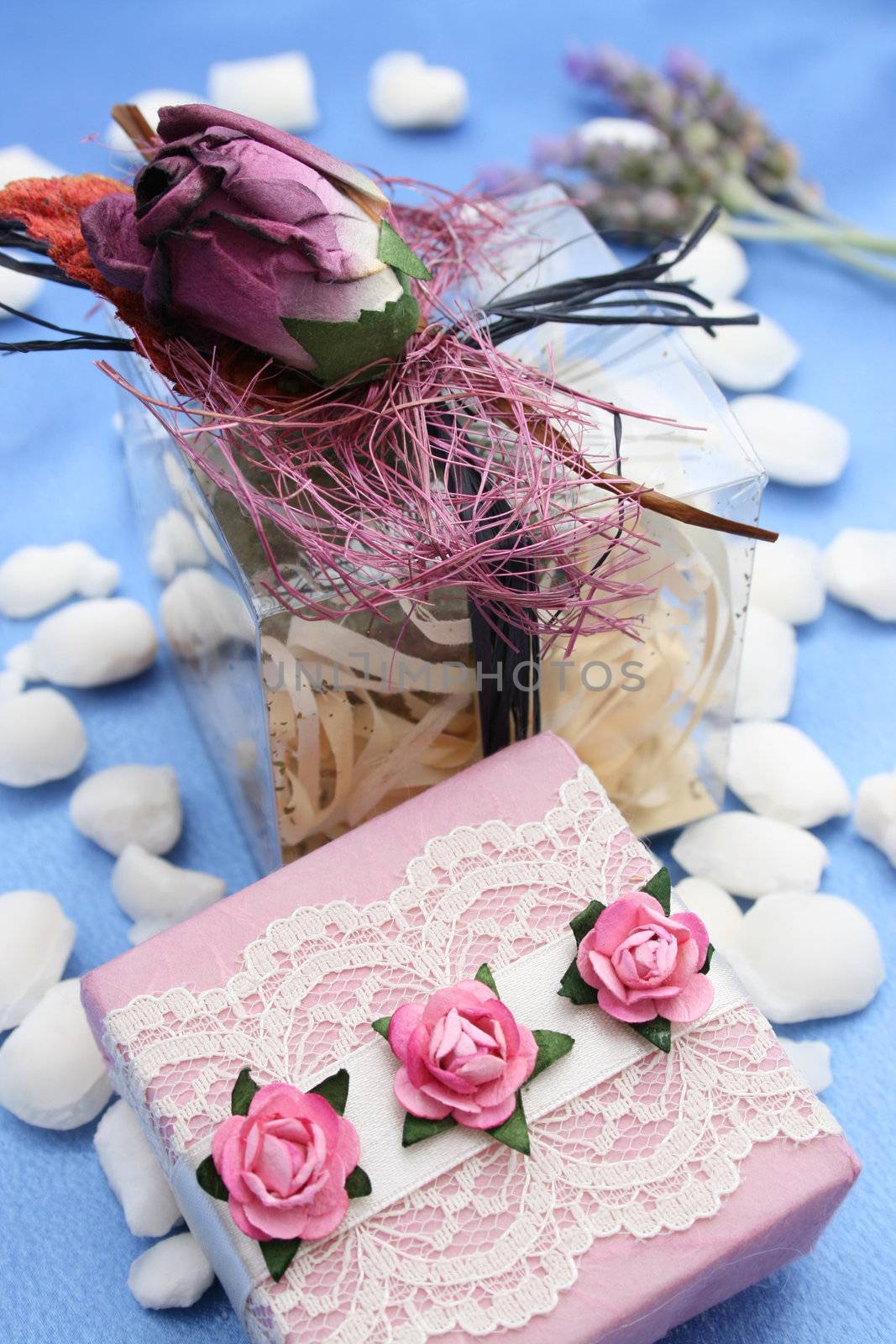 Soap and Fizzball giftset with bath pebbles on a pastel background