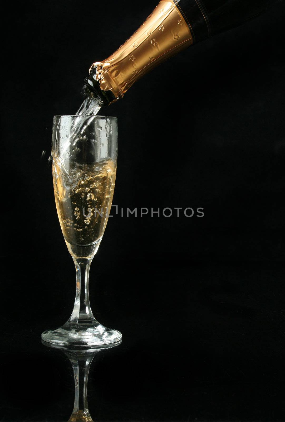 Pouring a champagne flute by Erdosain