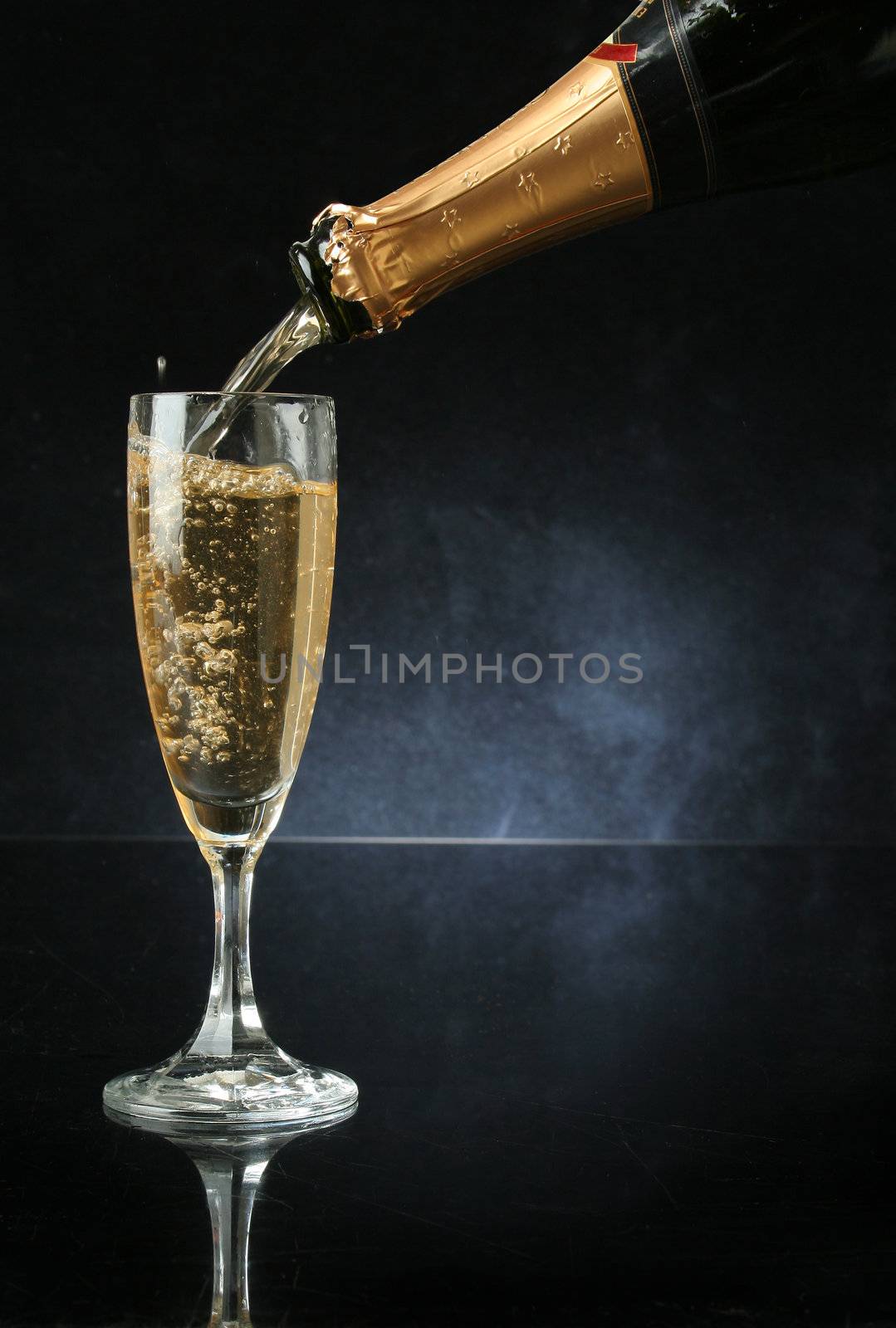 Pouring a champagne flute by Erdosain