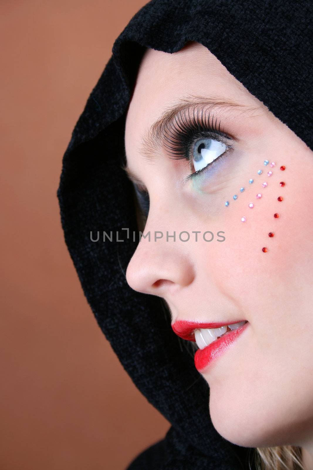 Female model with blue eyes wearing a scarf
