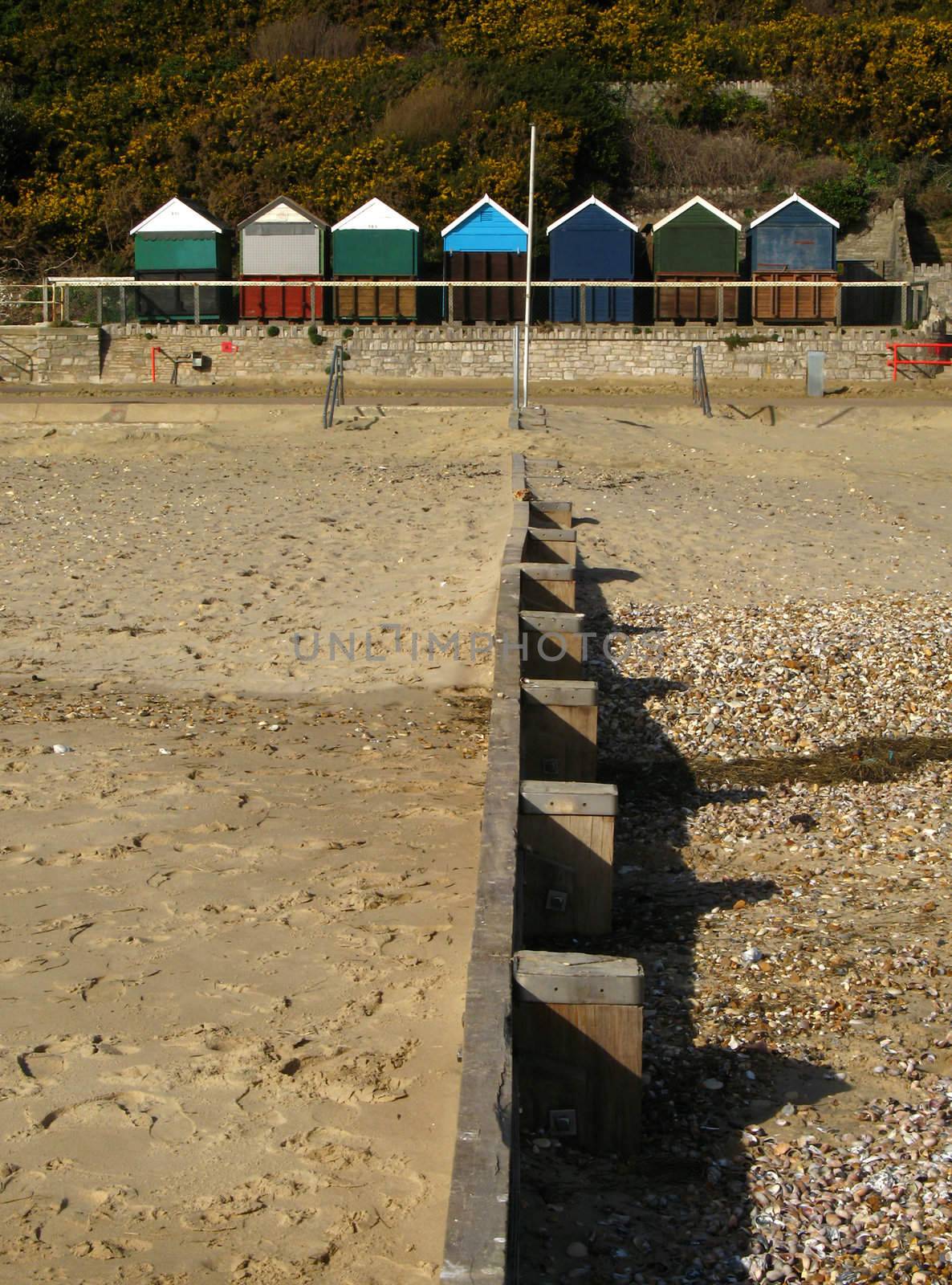 Groyne and beach huts by tommroch