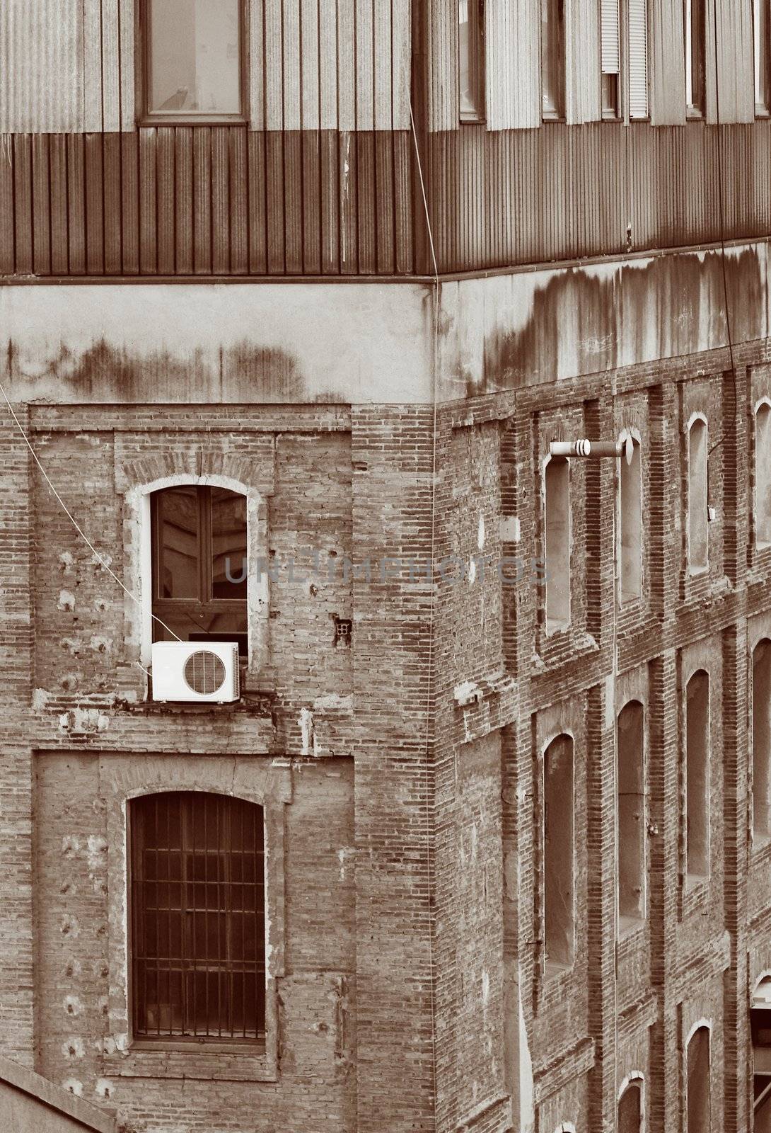 image of an old building in the old part of the city of barcelona, spain