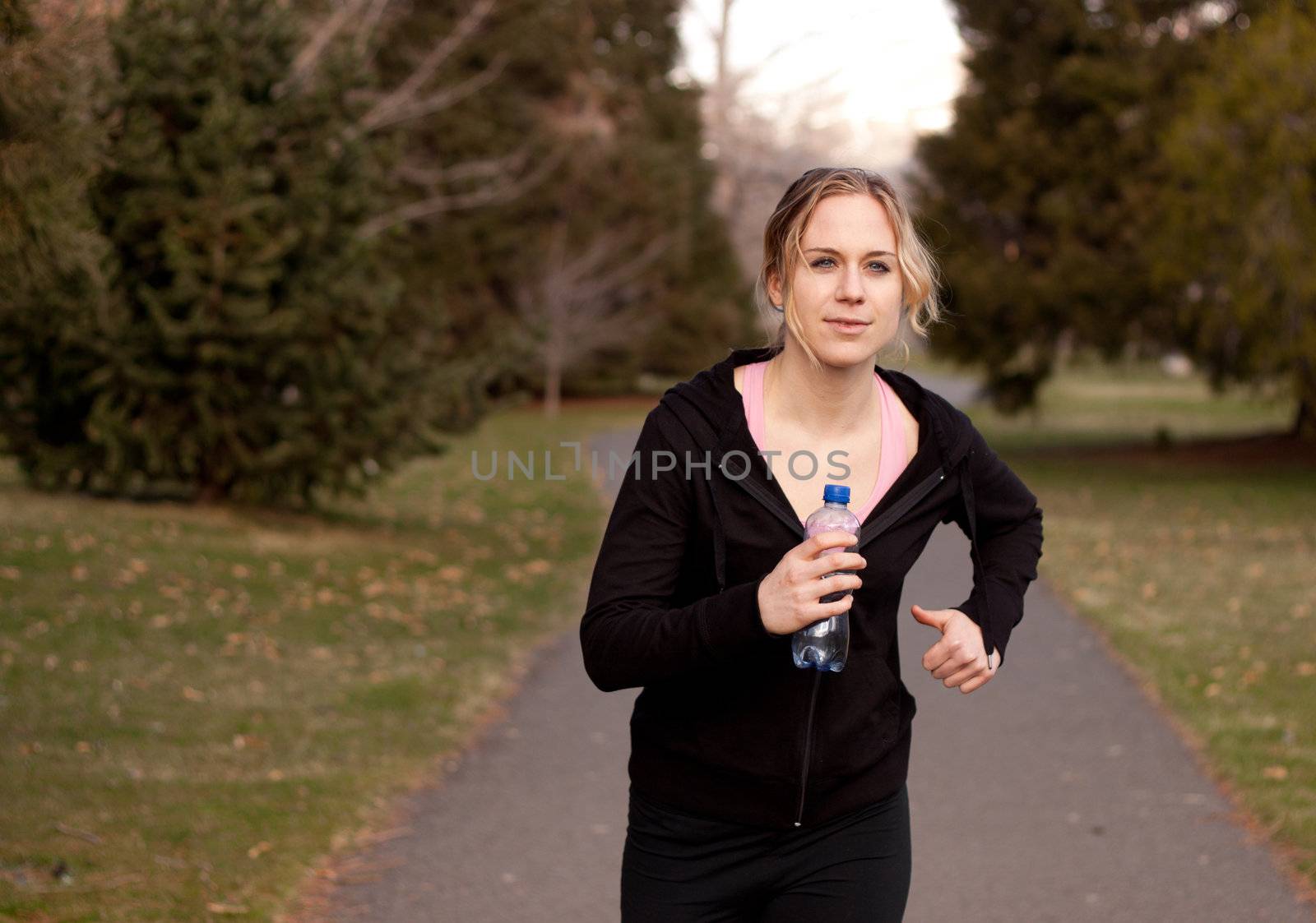 A sexy runner is running towards the viewer.