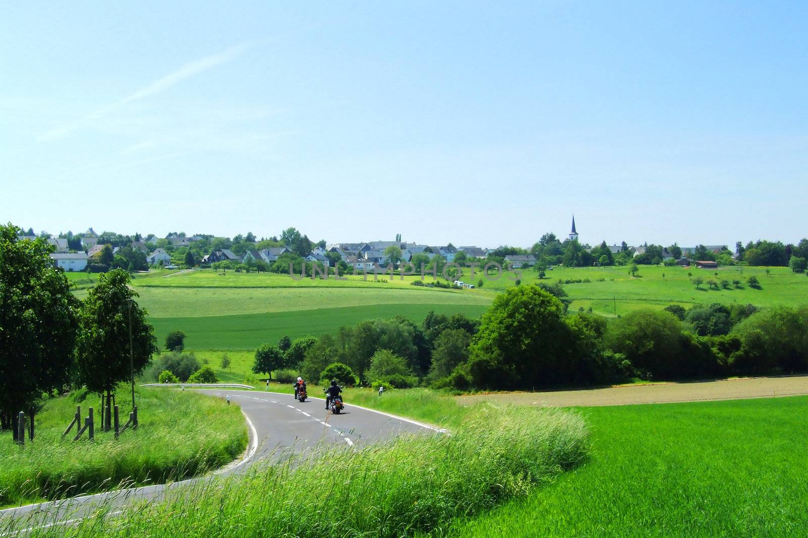 Straße nach Lötzbeuren im Hunsrück