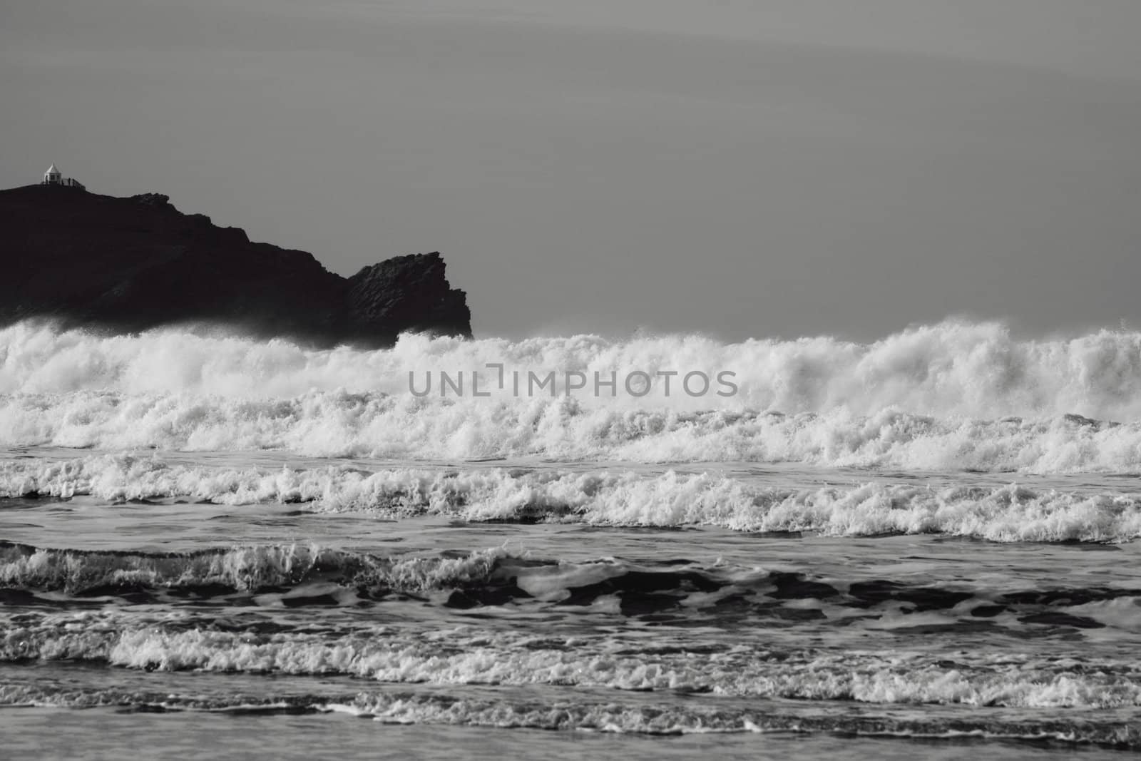 waves in black and white