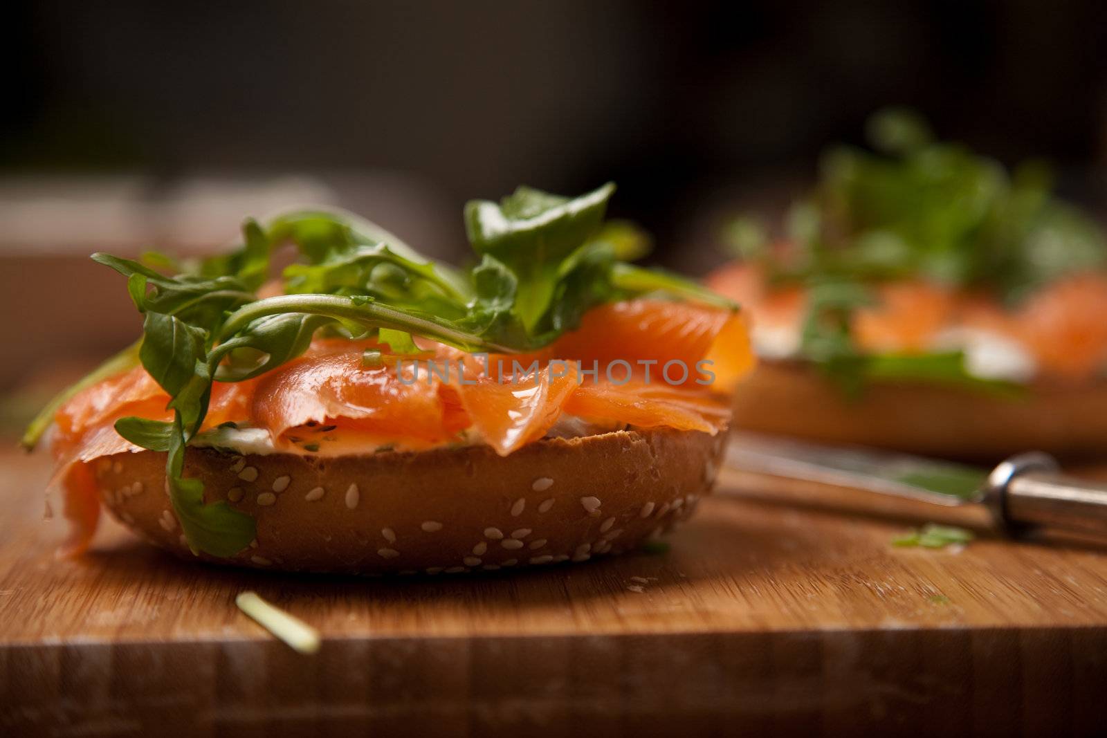 Creamcheese bagel with smoked salmon and rocket