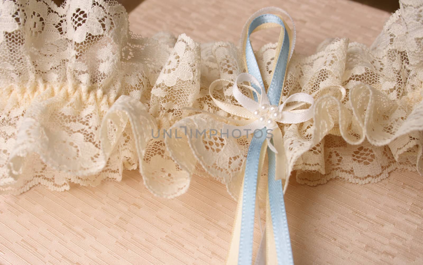 Cream Colored Jewellery box and bridal garter