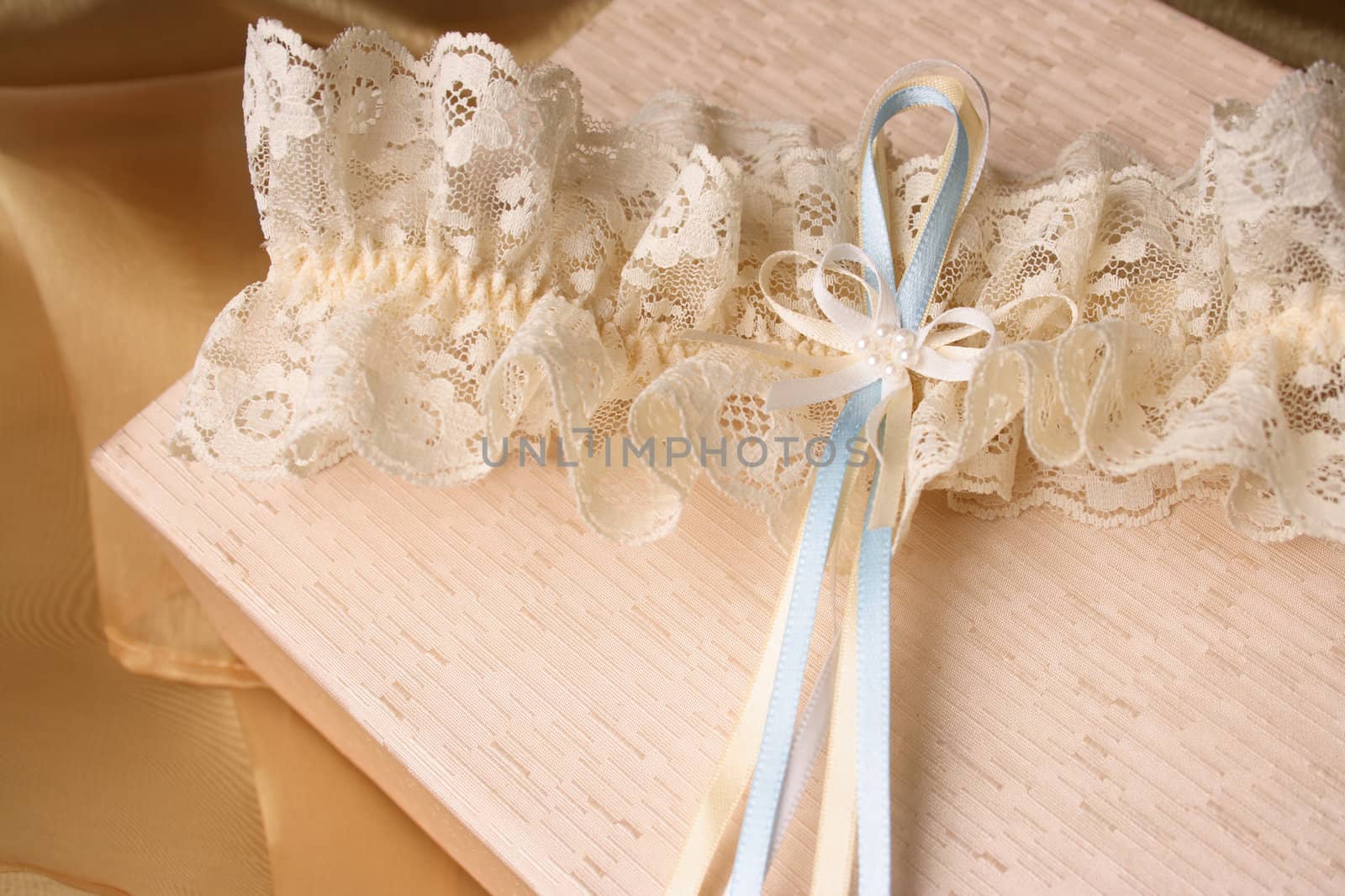 Cream Colored Jewellery box and bridal garter
