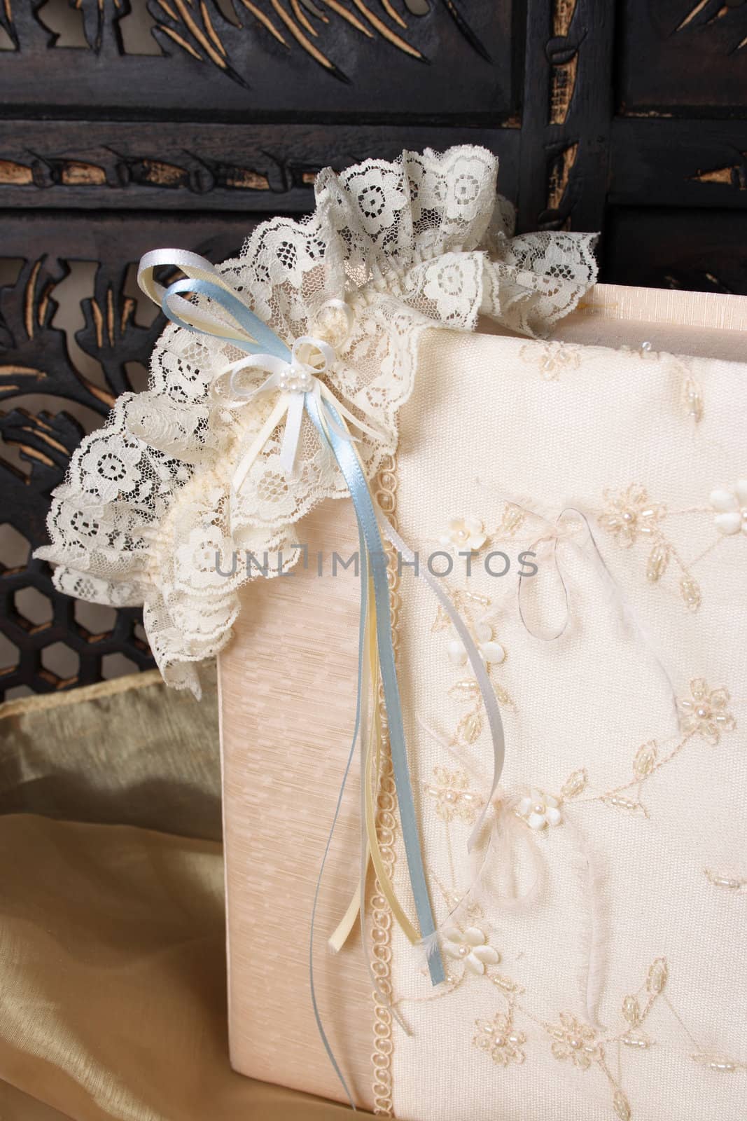 Cream Colored Jewellery box and bridal garter
